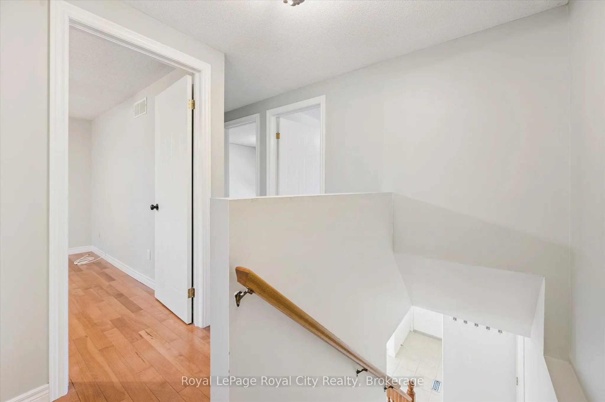 586 Kortright Road W