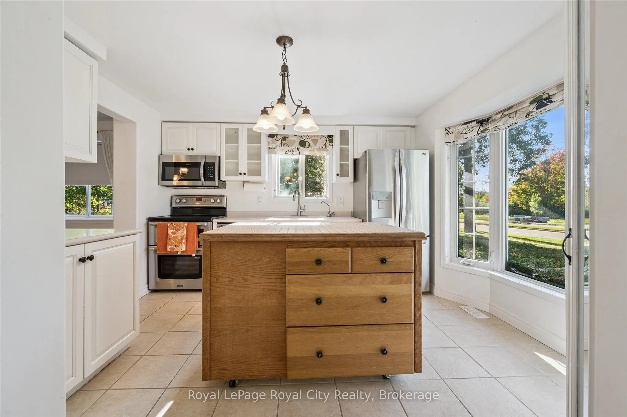 586 Kortright Road W