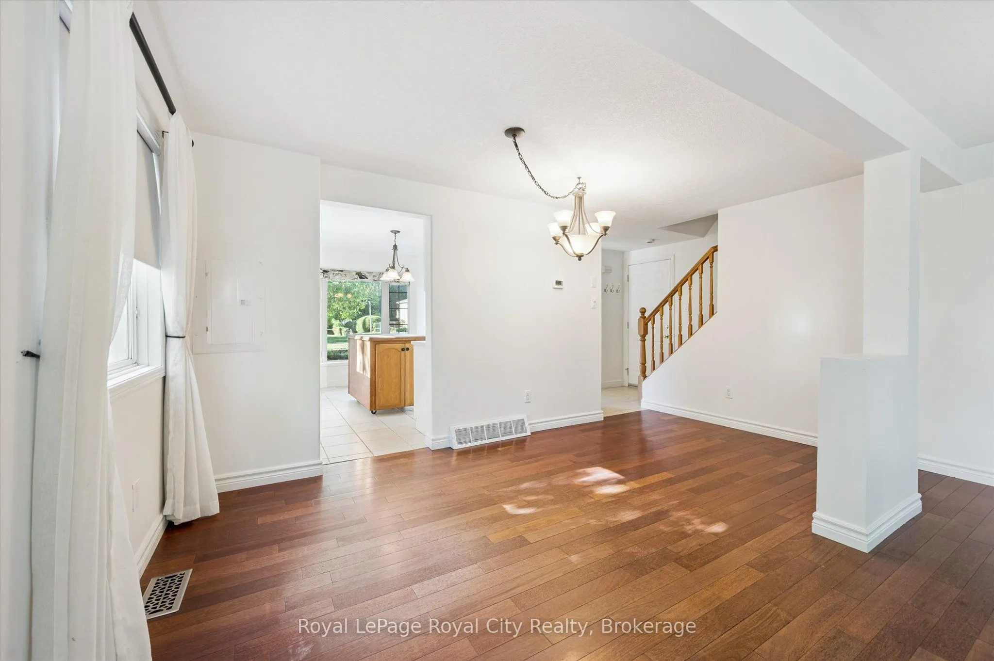 586 Kortright Road W