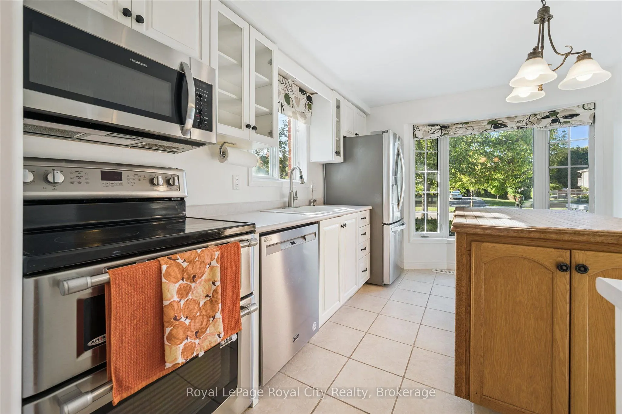 586 Kortright Road W