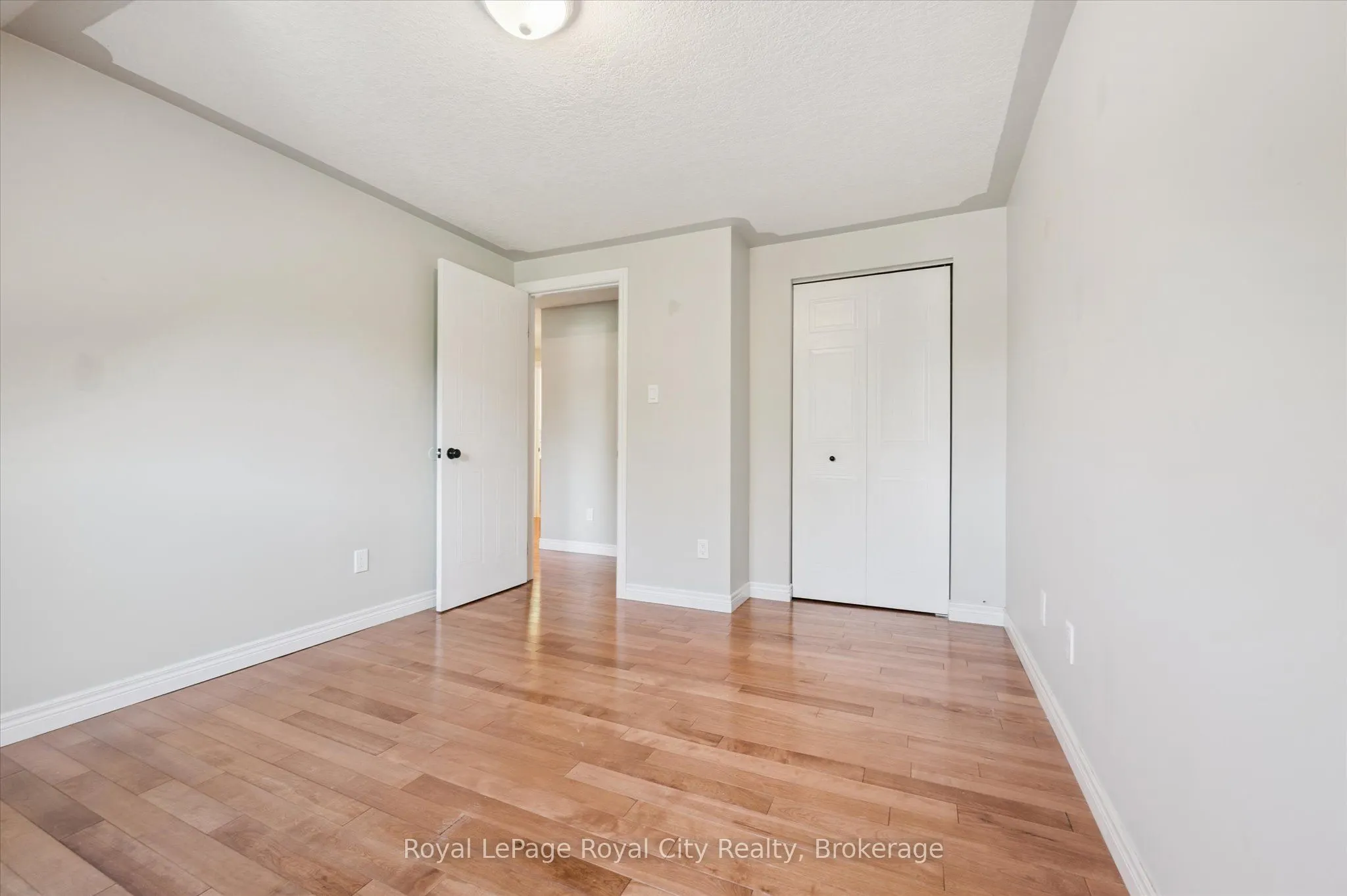 586 Kortright Road W