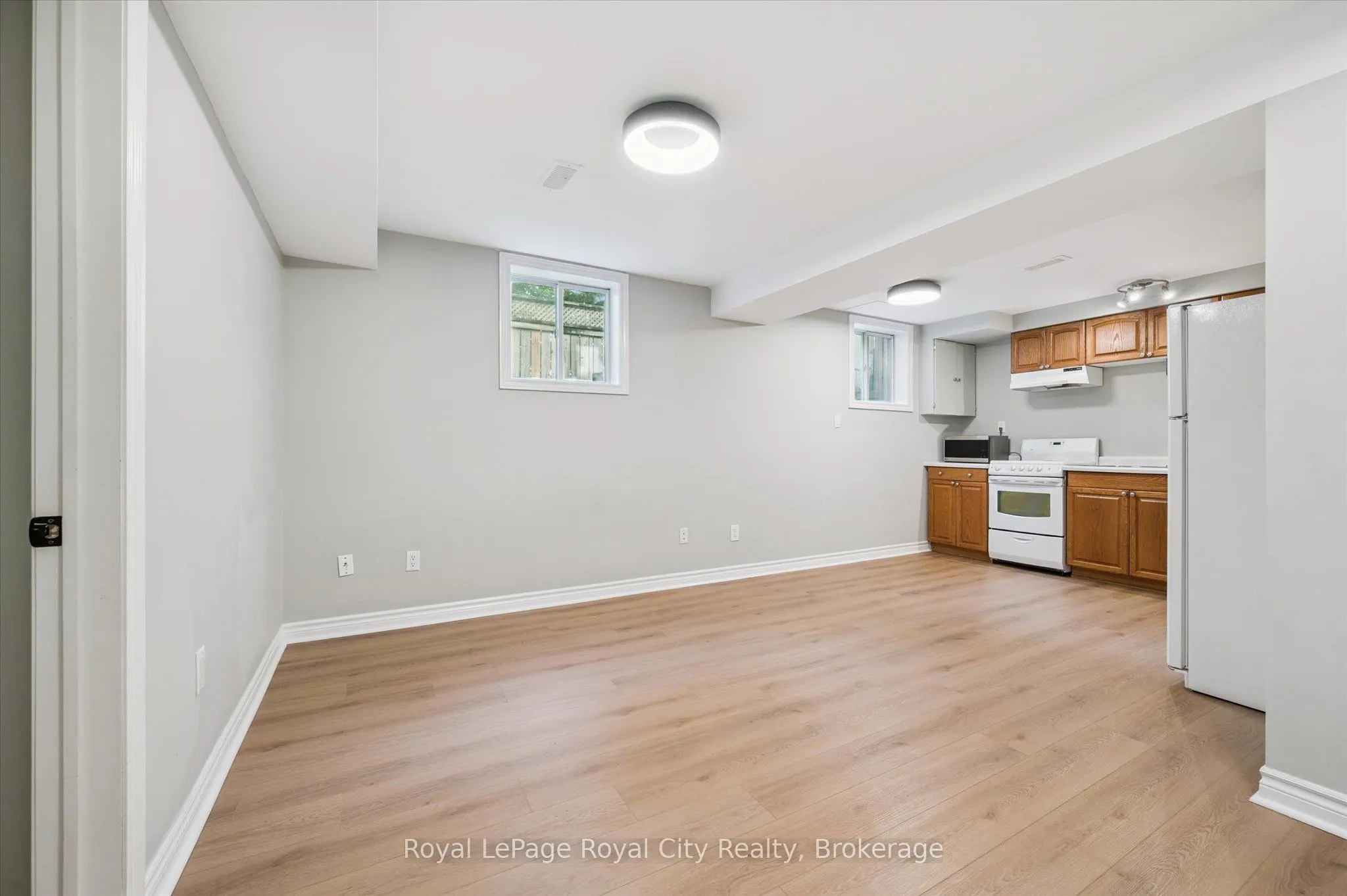 586 Kortright Road W