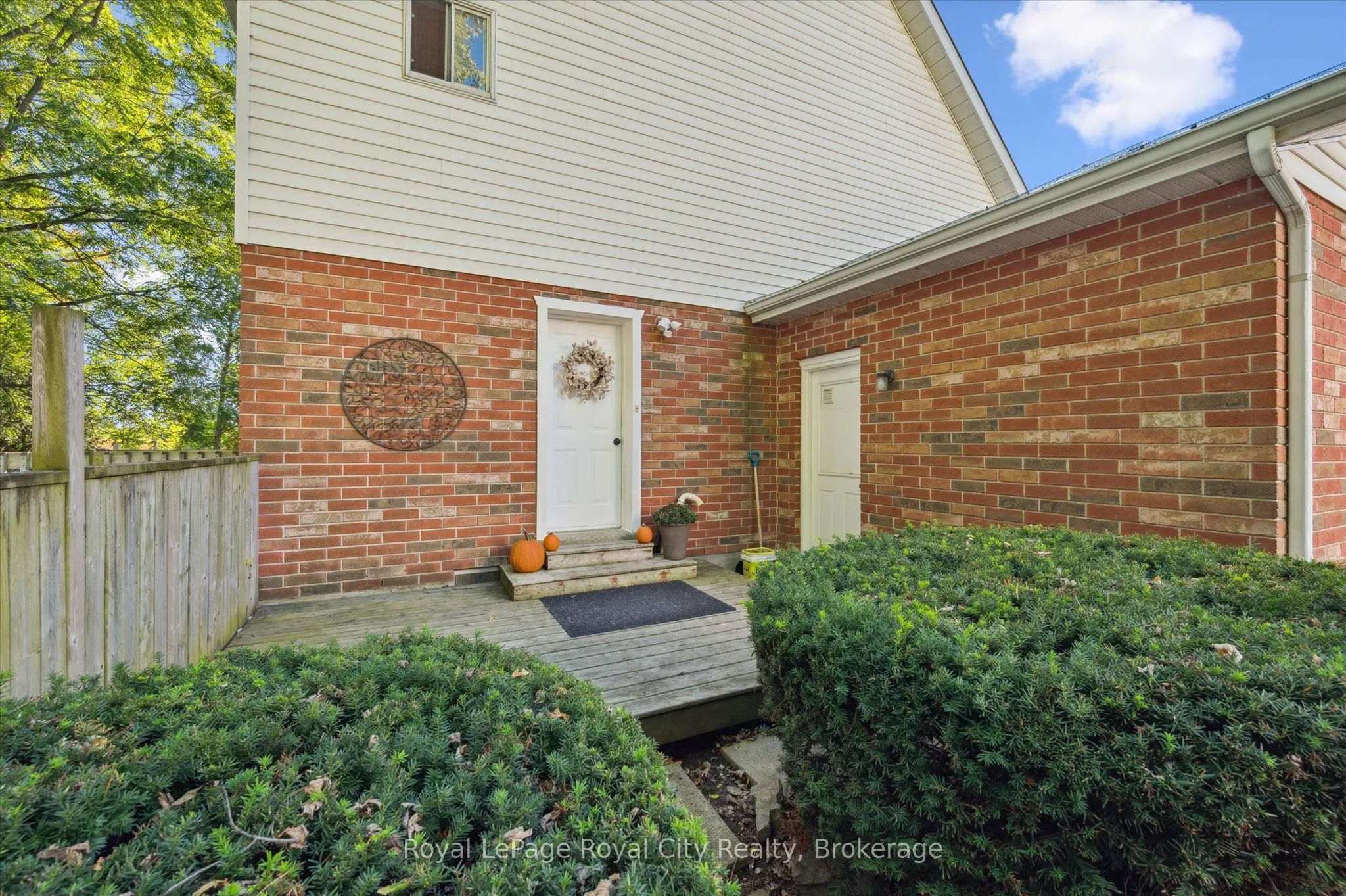 586 Kortright Road W