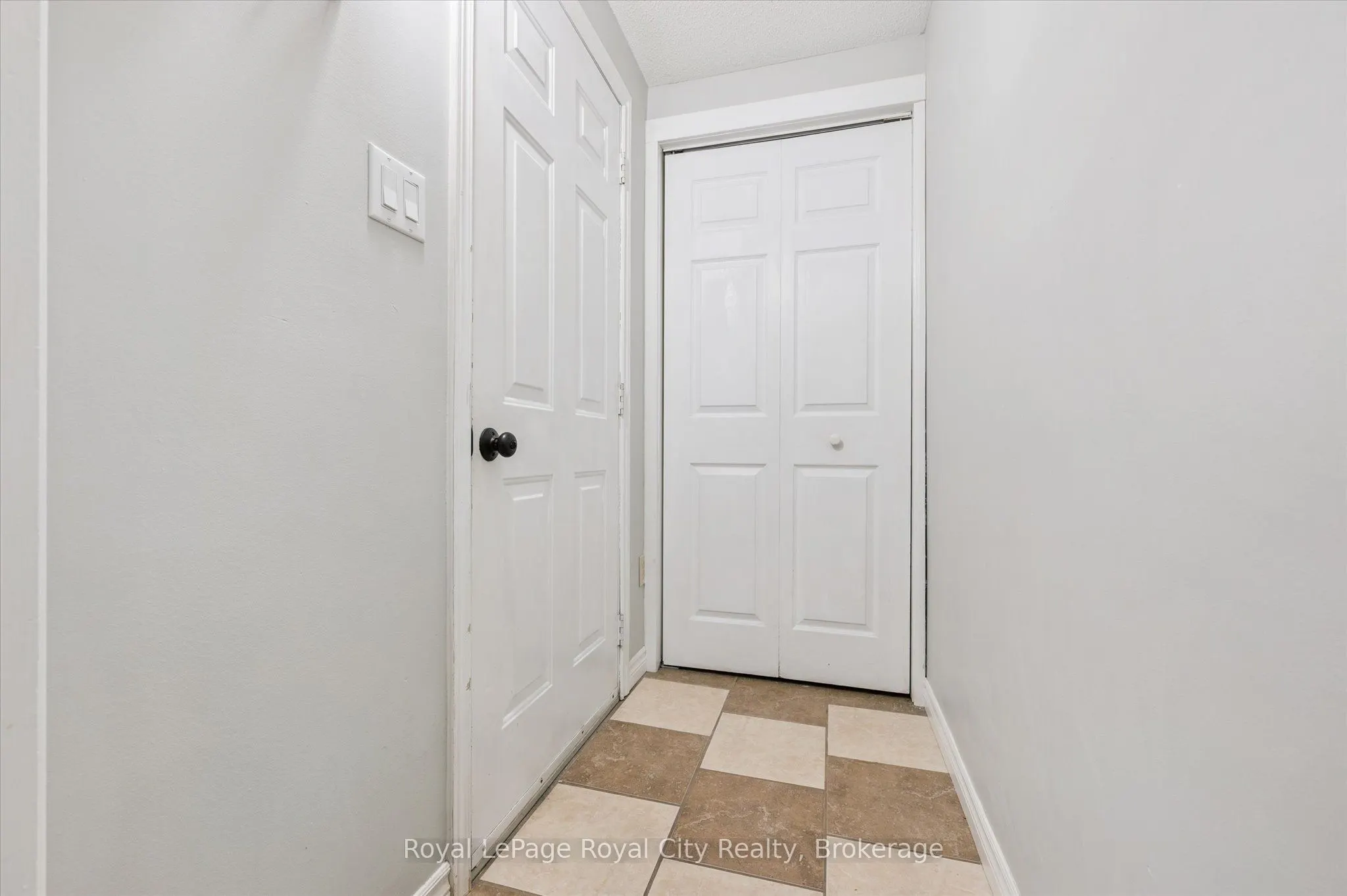 586 Kortright Road W