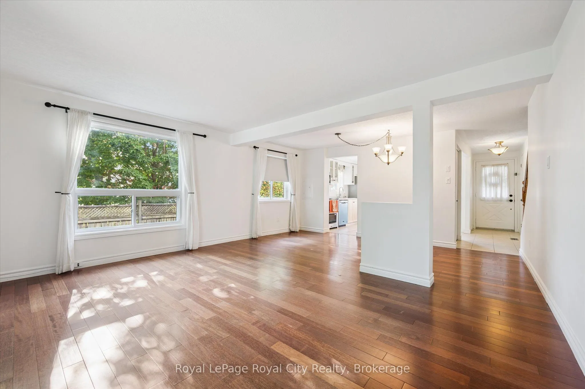 586 Kortright Road W