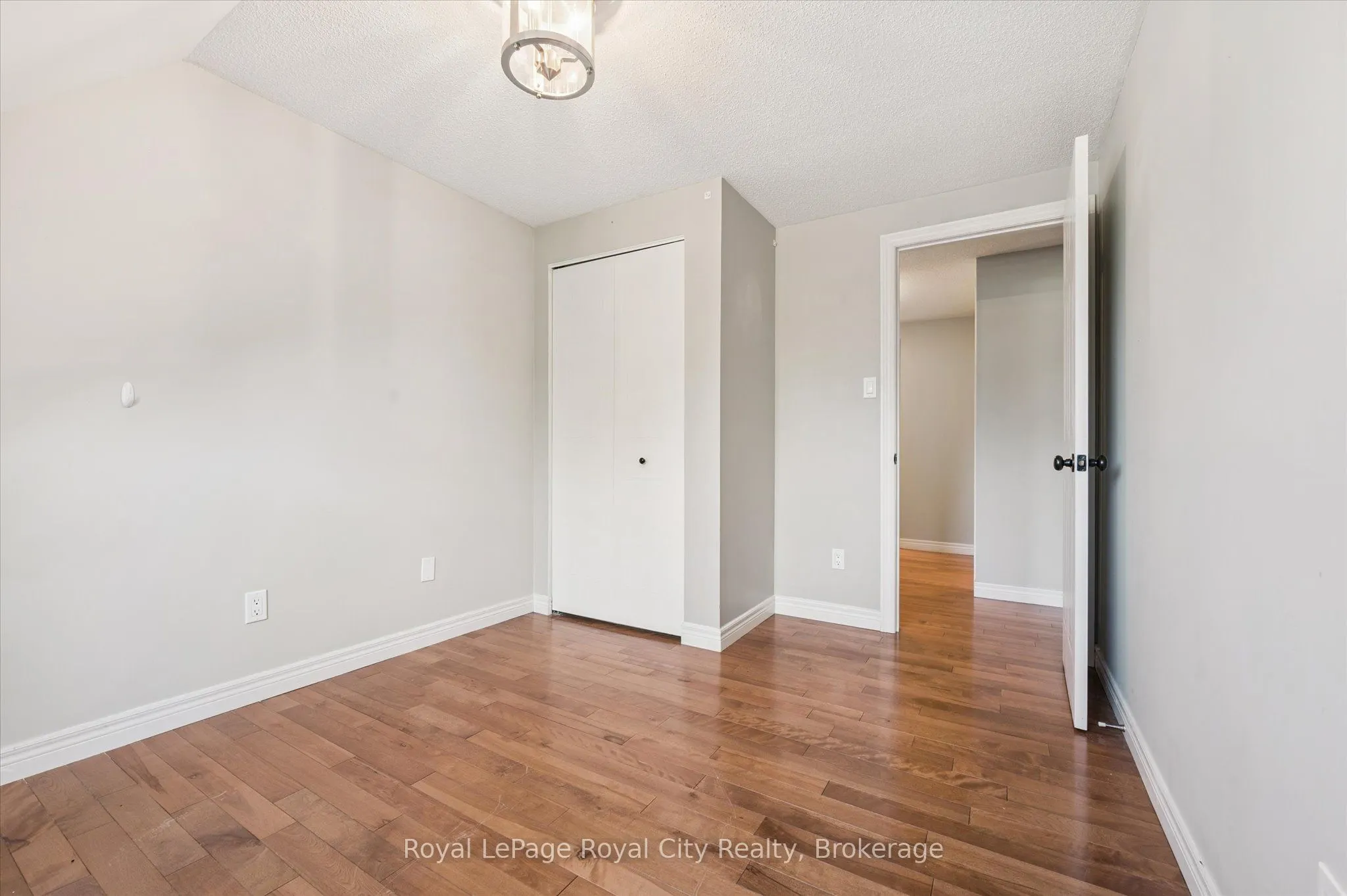 586 Kortright Road W