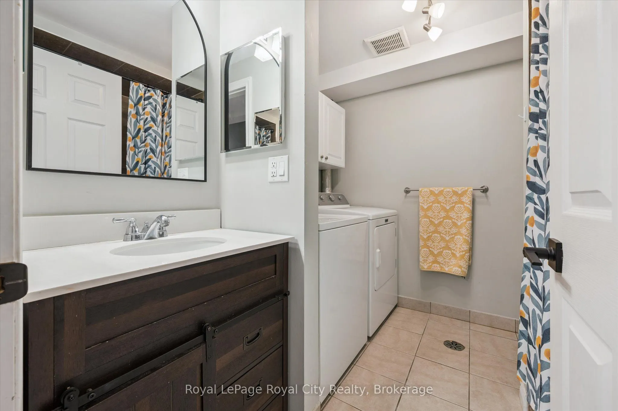 586 Kortright Road W