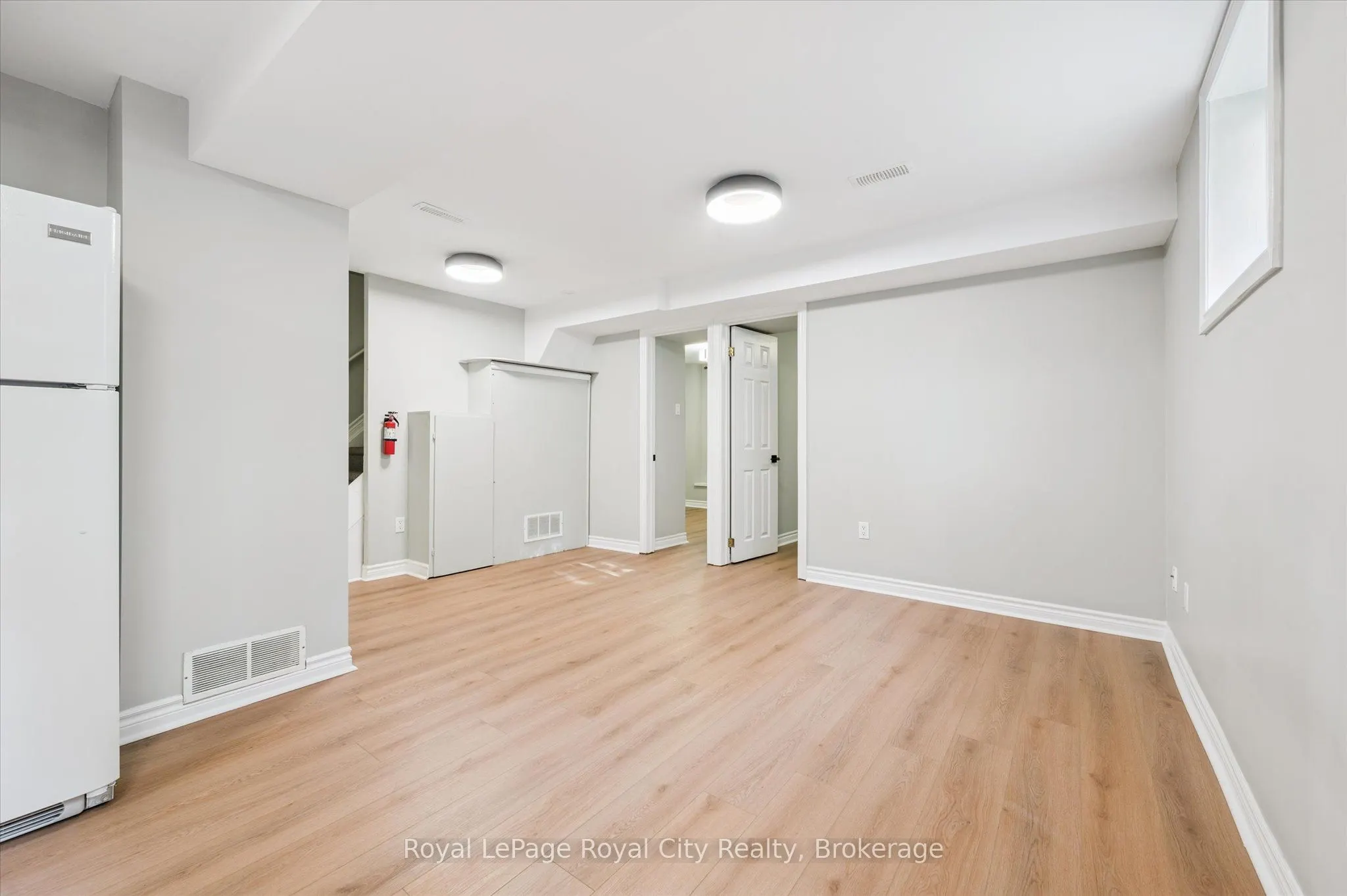 586 Kortright Road W