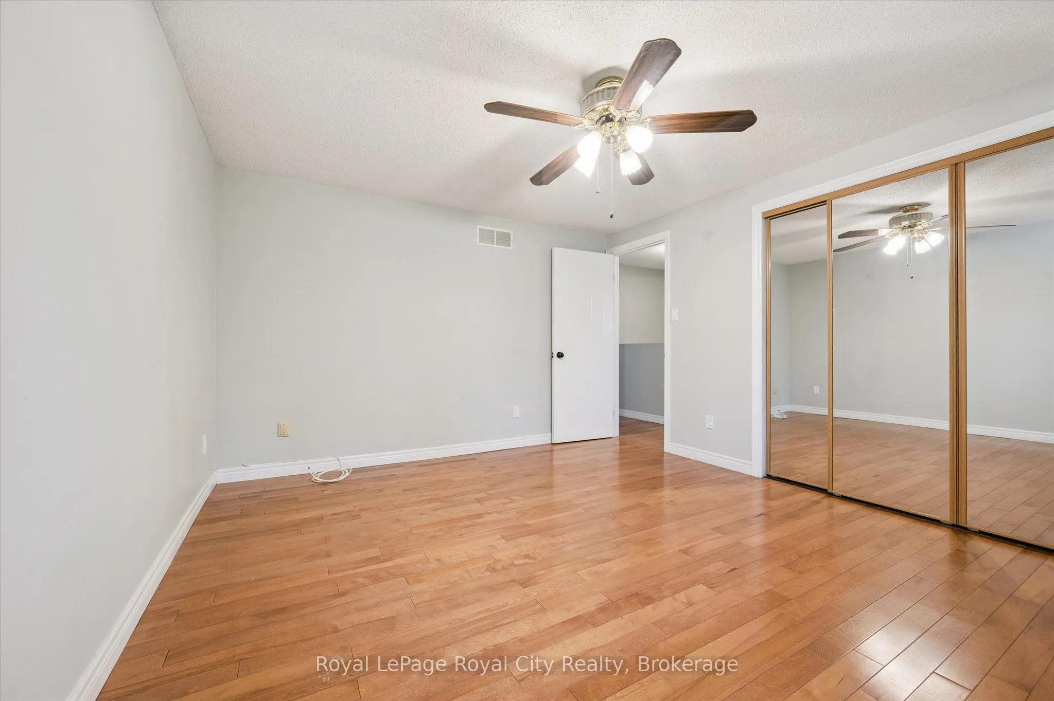 586 Kortright Road W