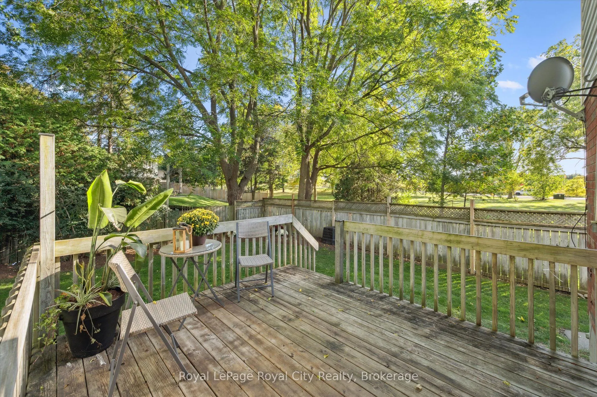 586 Kortright Road W