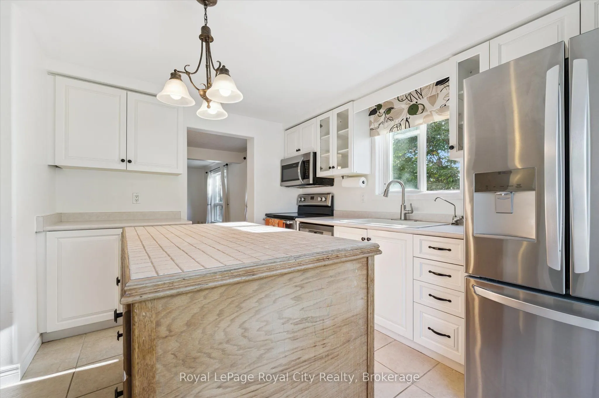 586 Kortright Road W