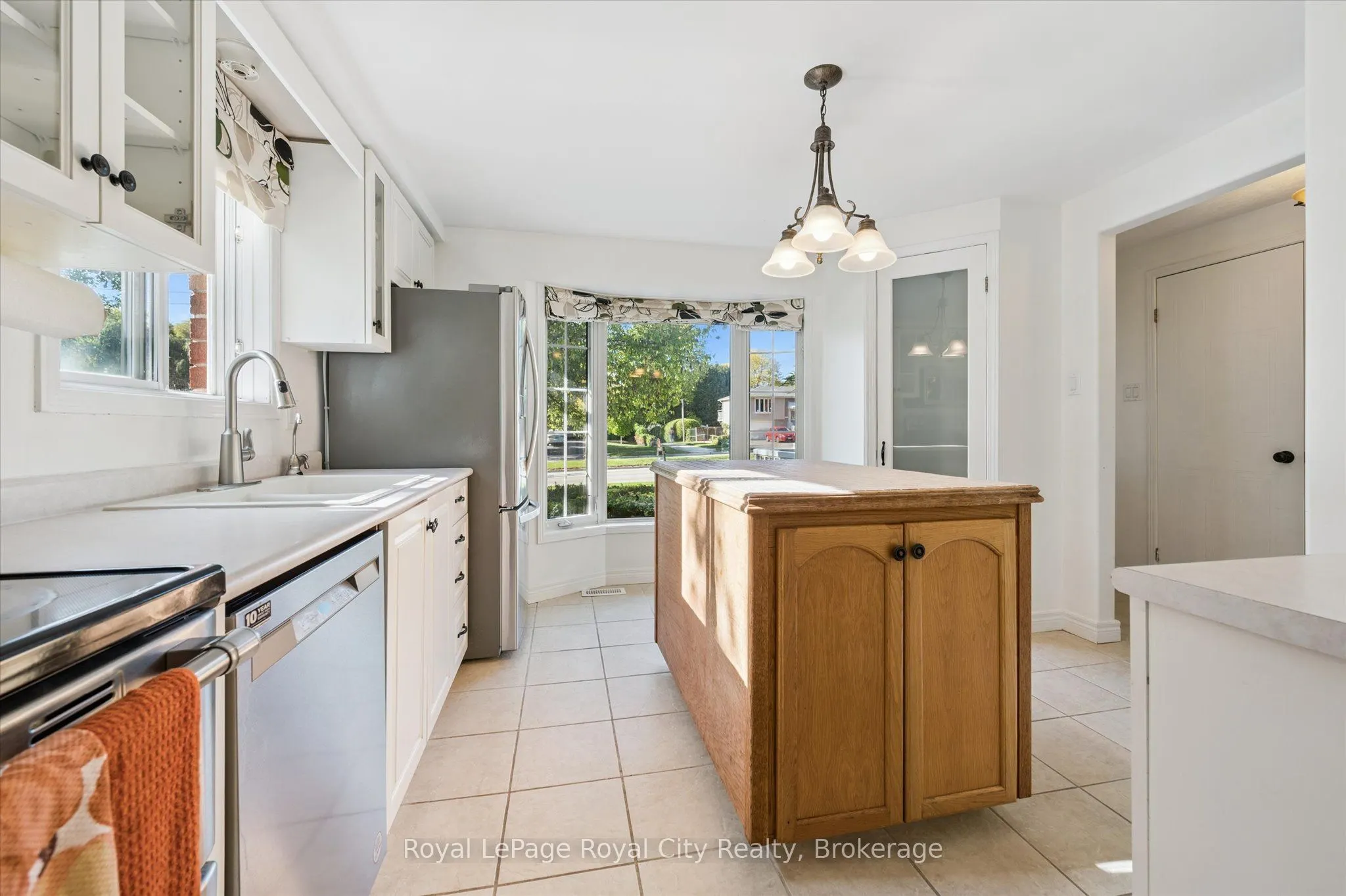 586 Kortright Road W