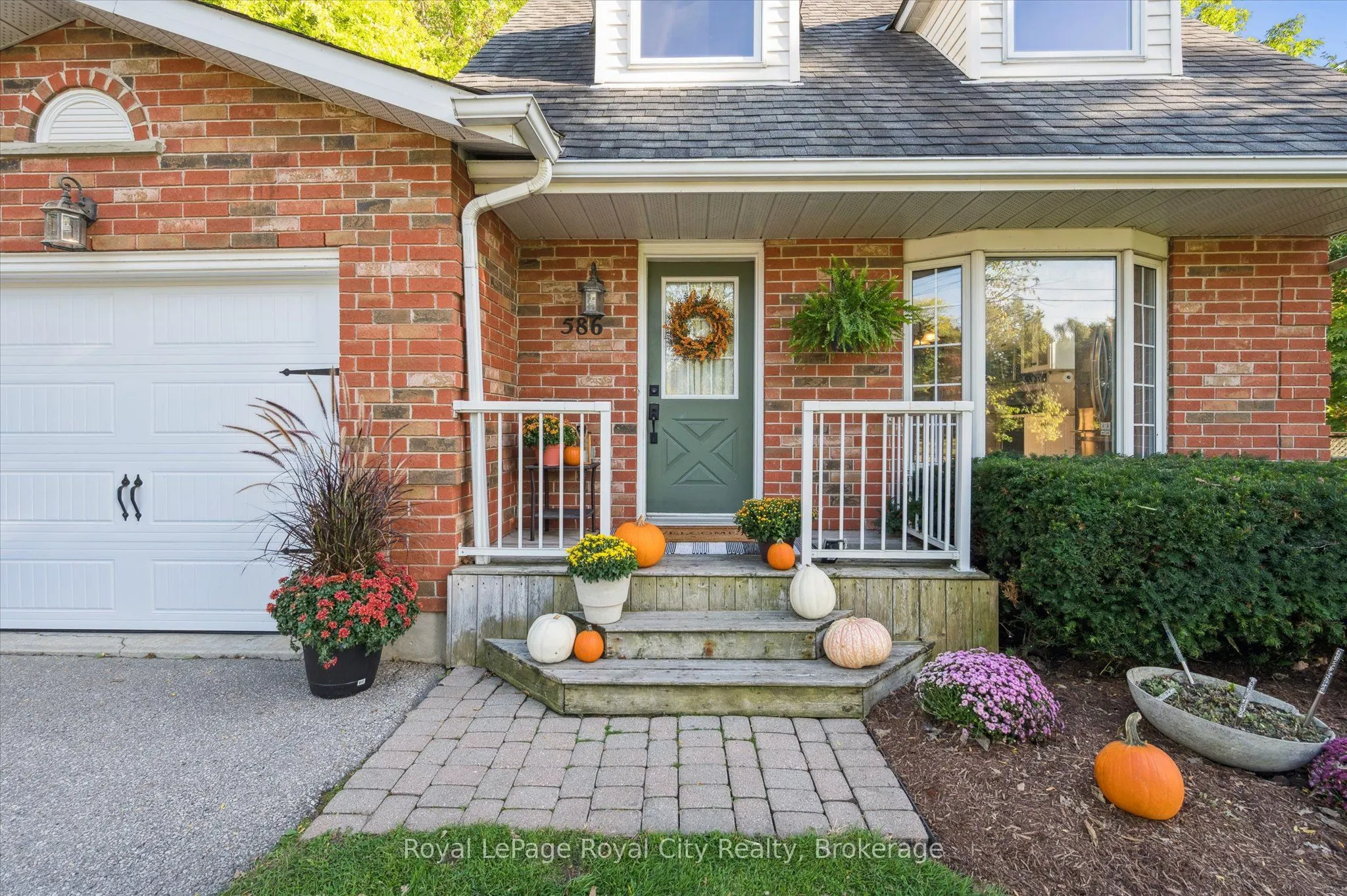 586 Kortright Road W