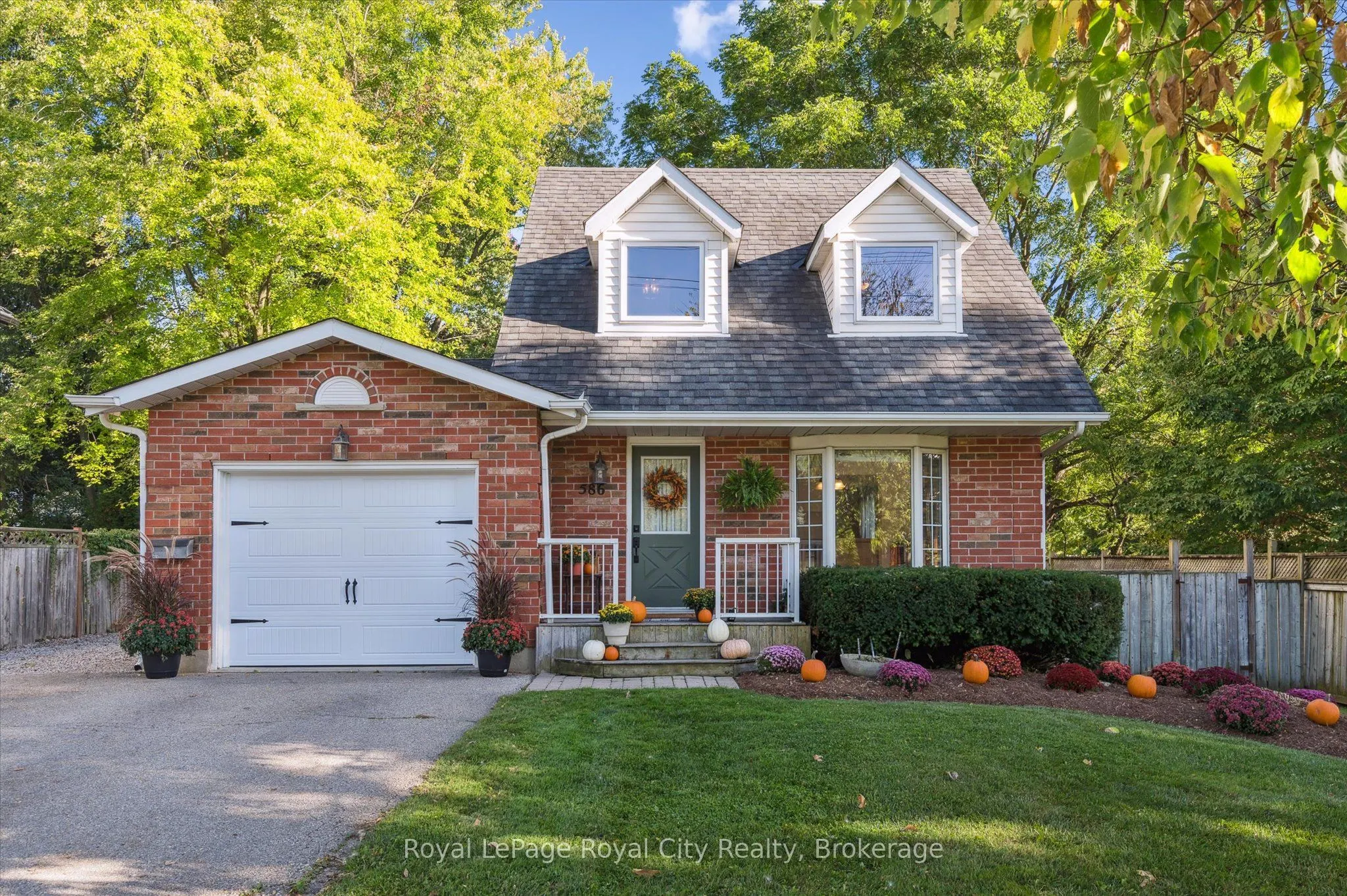 586 Kortright Road W