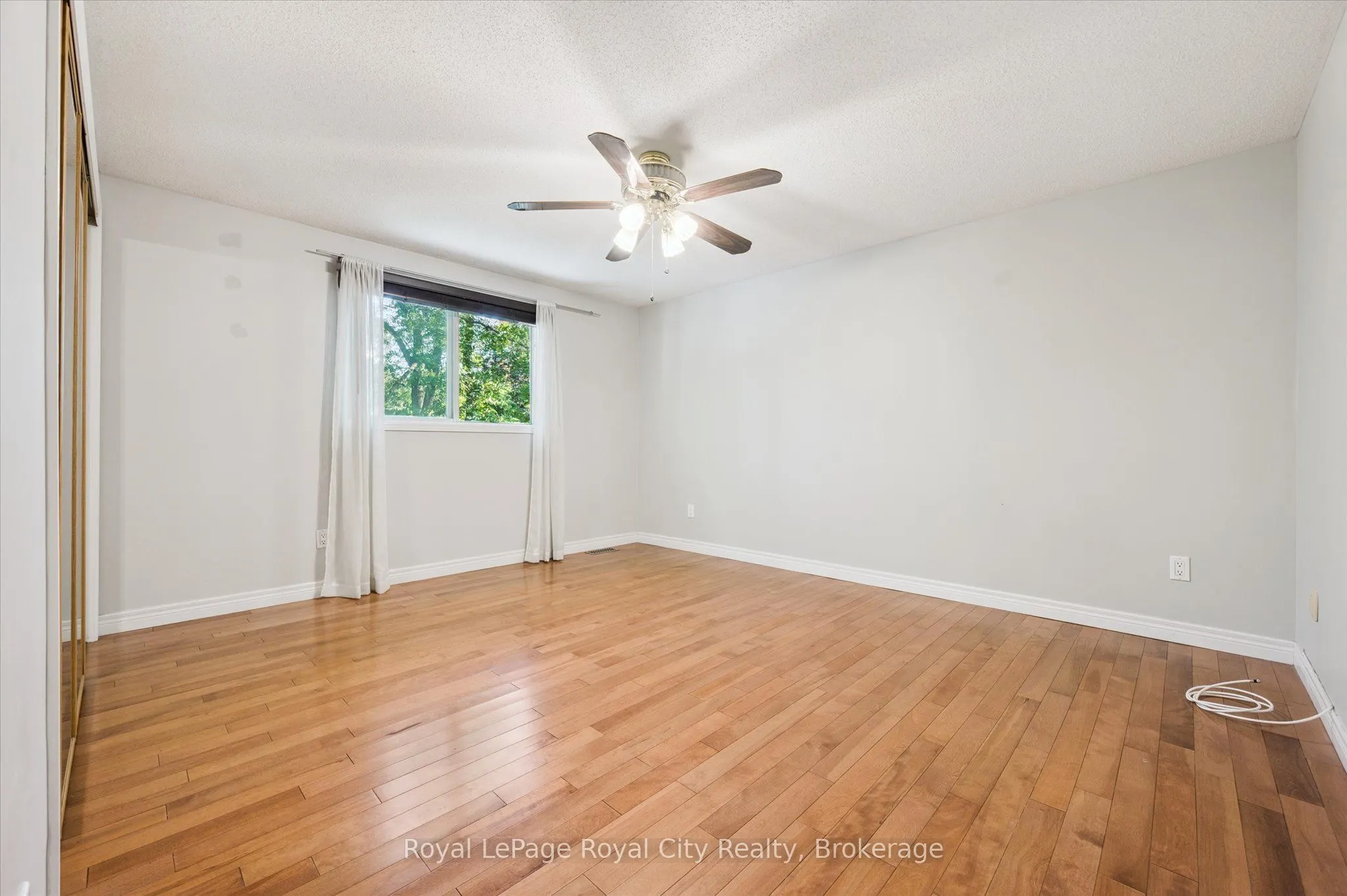 586 Kortright Road W
