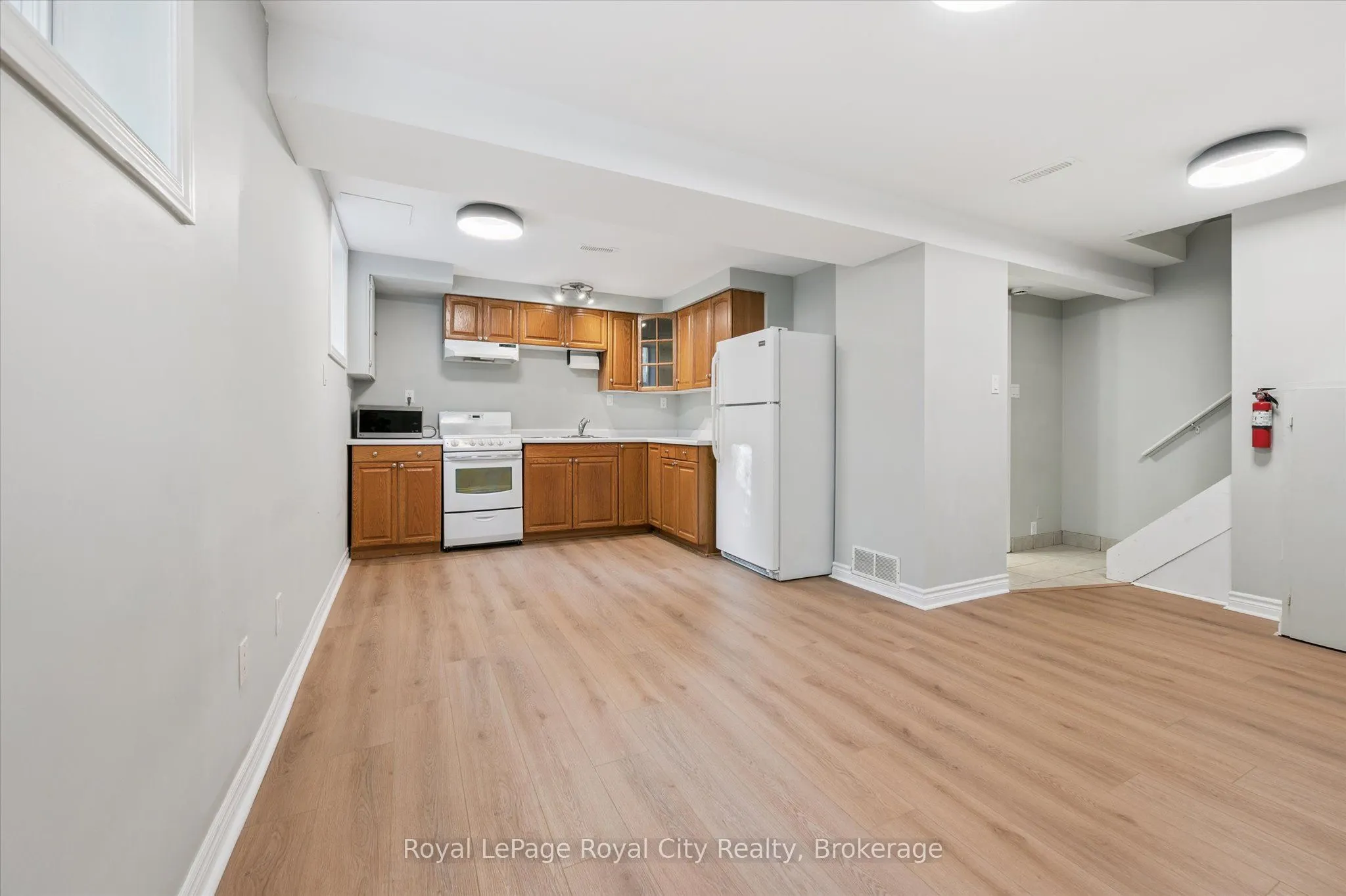 586 Kortright Road W