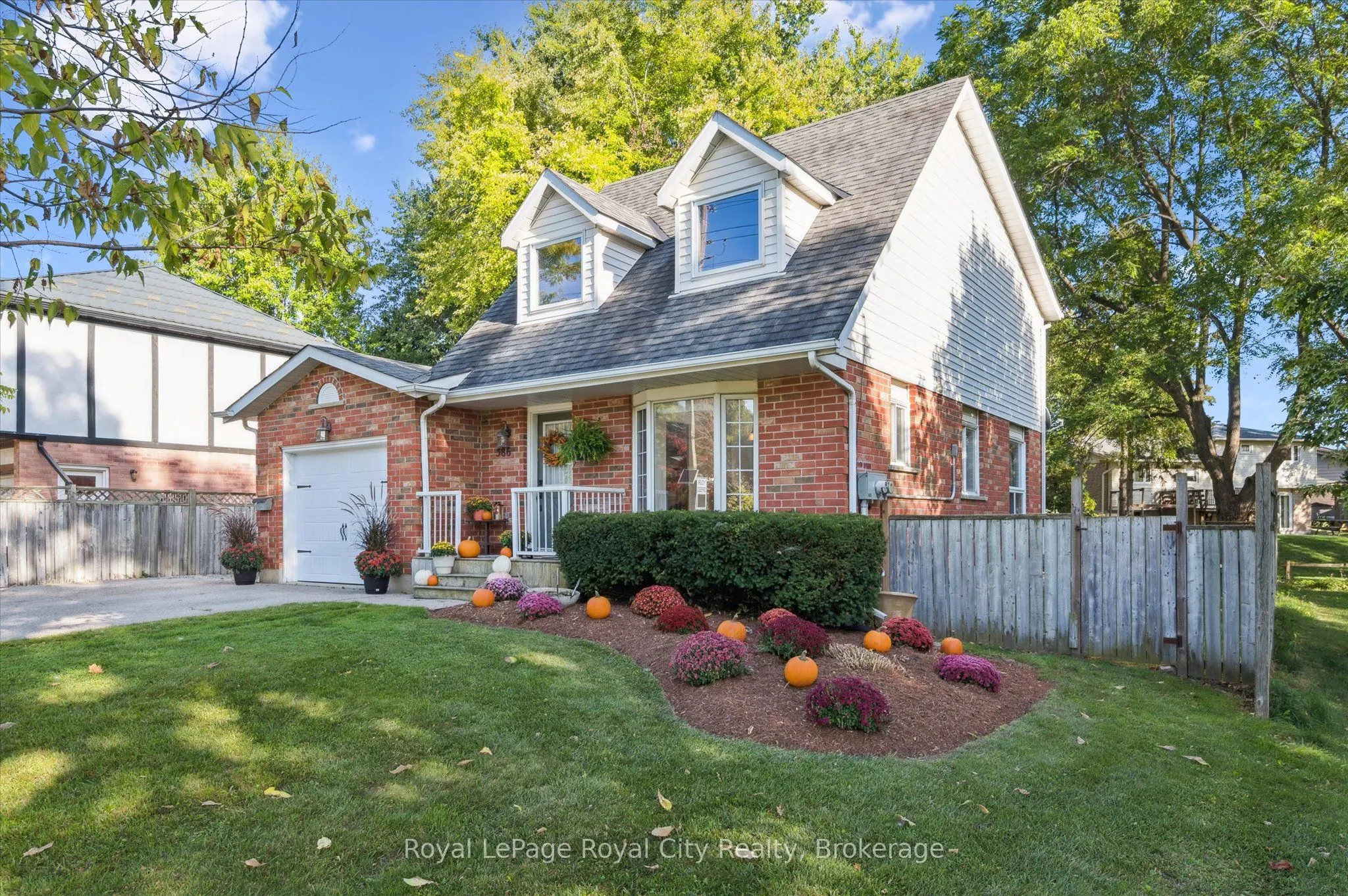 586 Kortright Road W