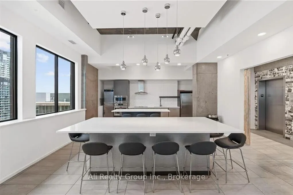 105 Champagne Avenue S, #2901