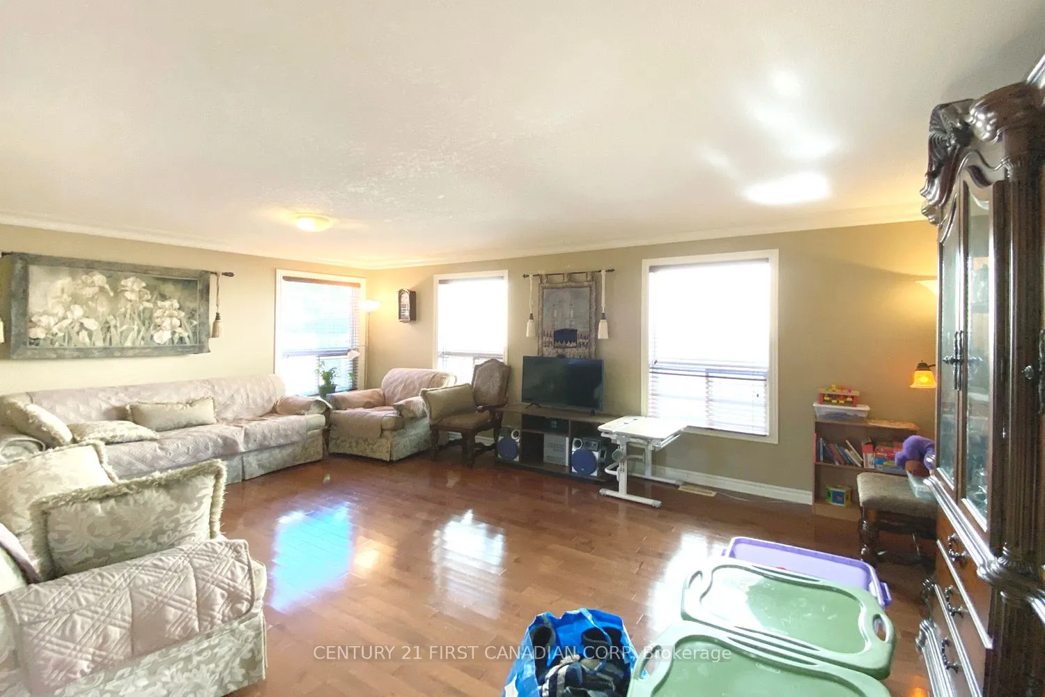 823 OAKCROSSING Road