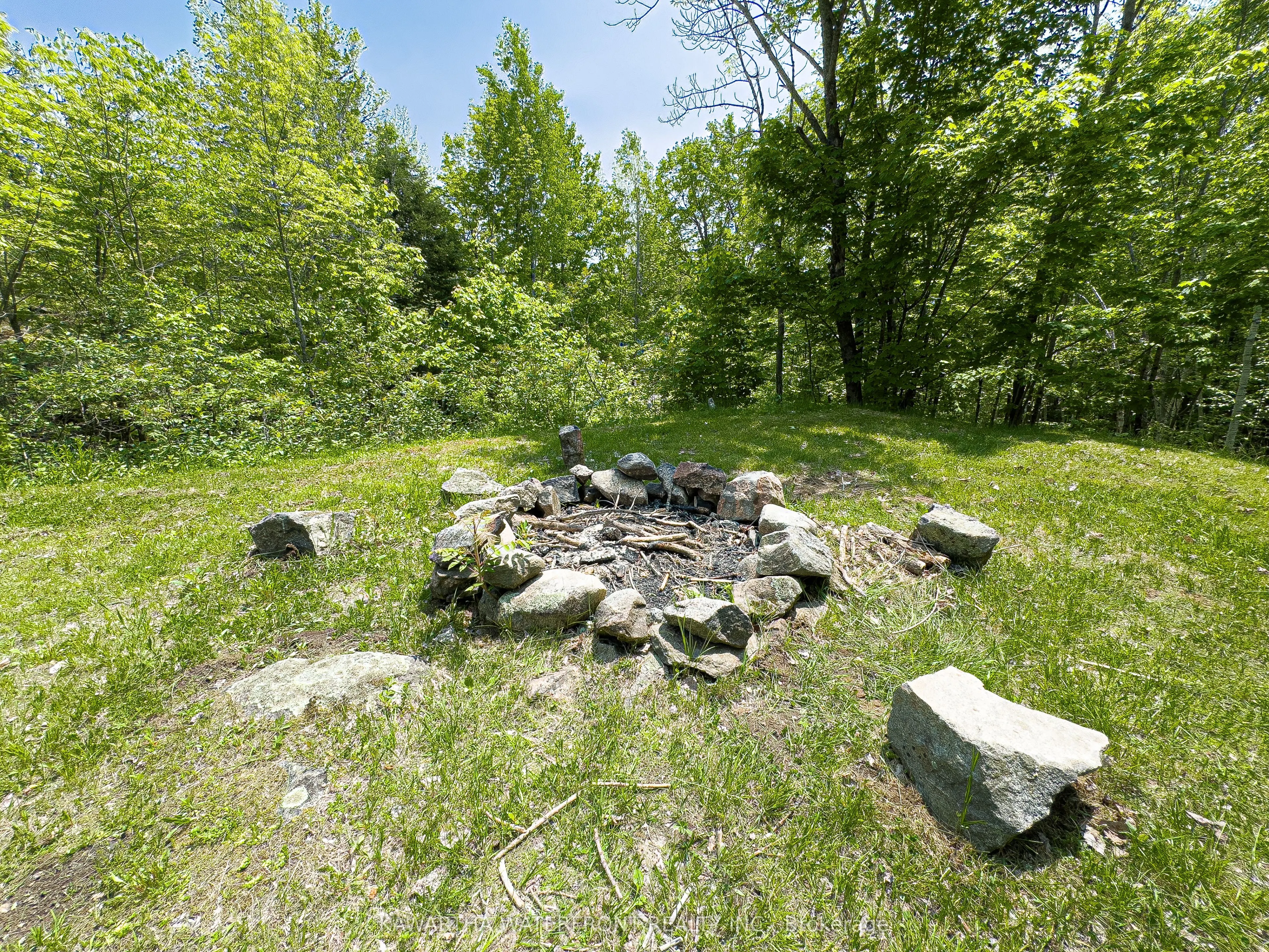 1120 English Circle