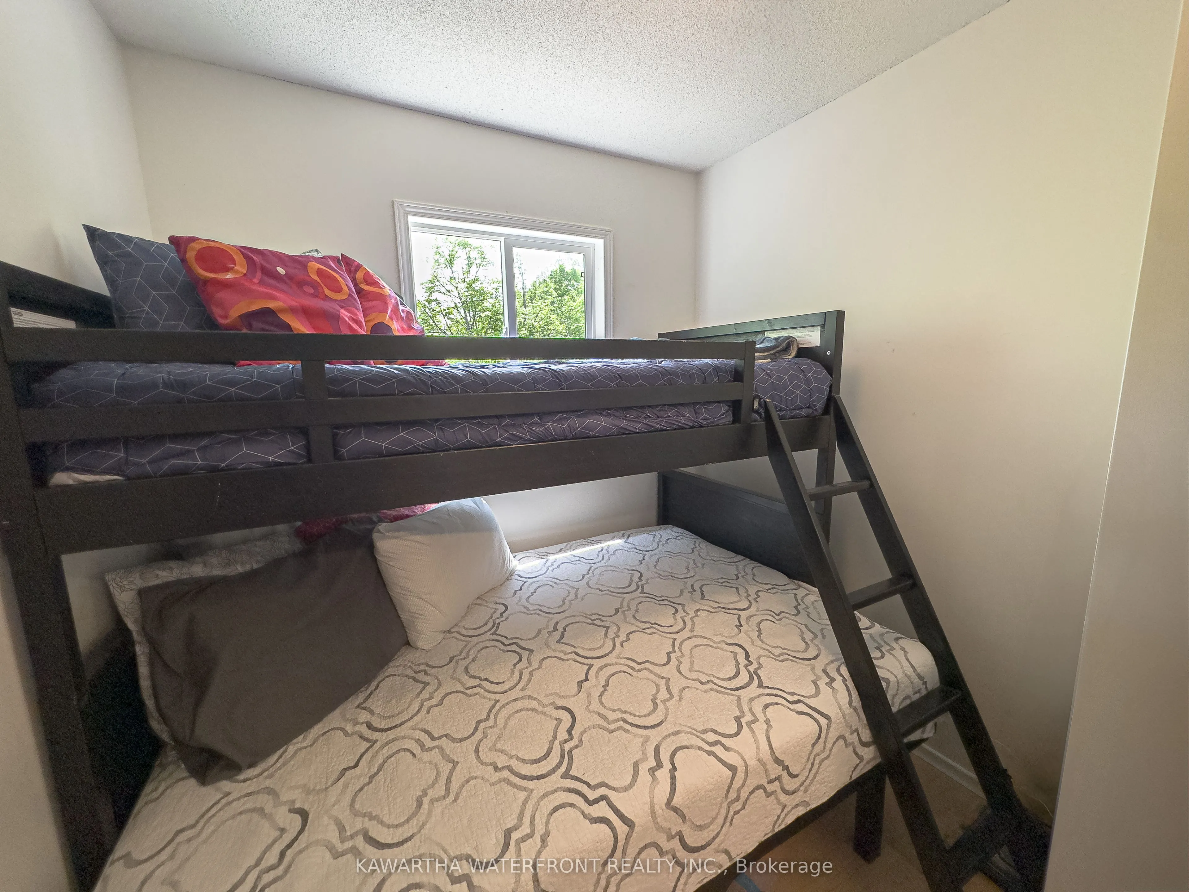 1120 English Circle