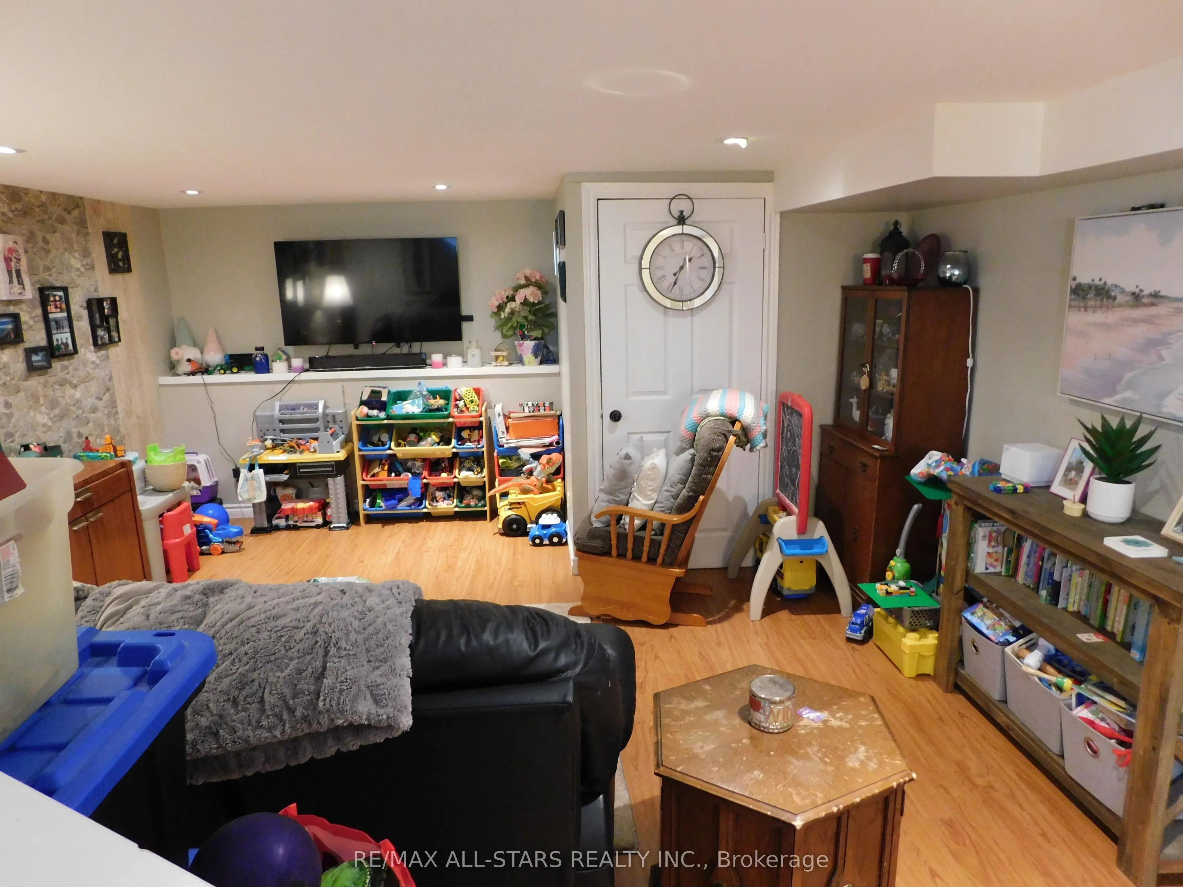 232 Angeline Street N, #Lower