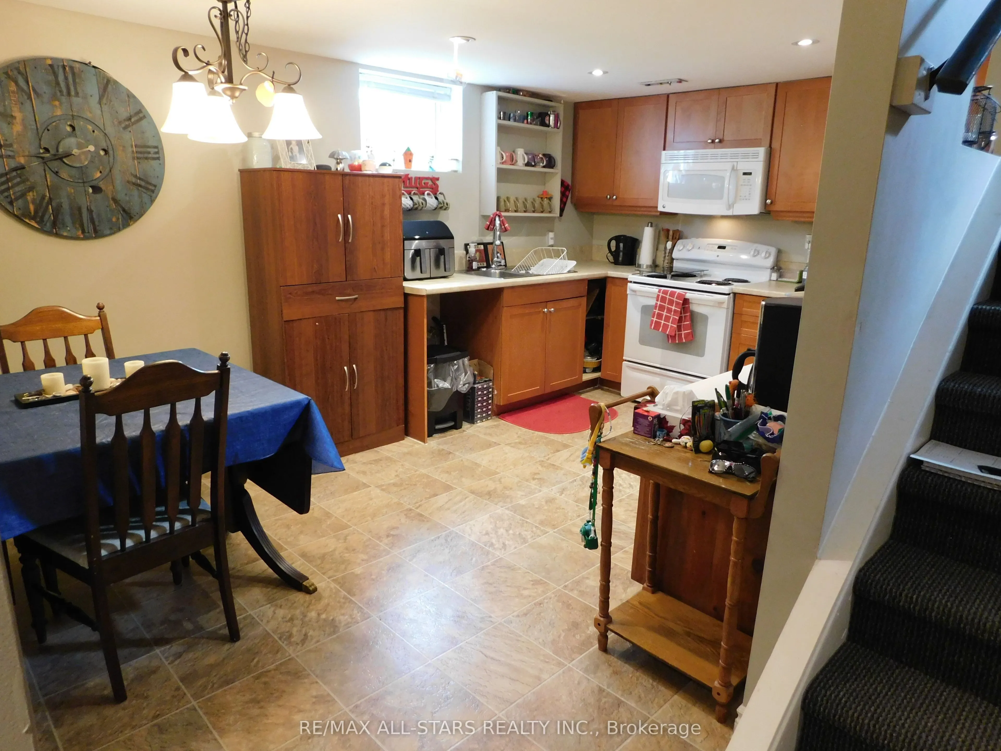 232 Angeline Street N, #Lower
