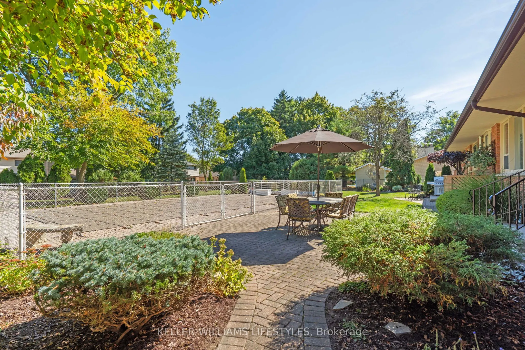 1618 Stoneybrook Crescent