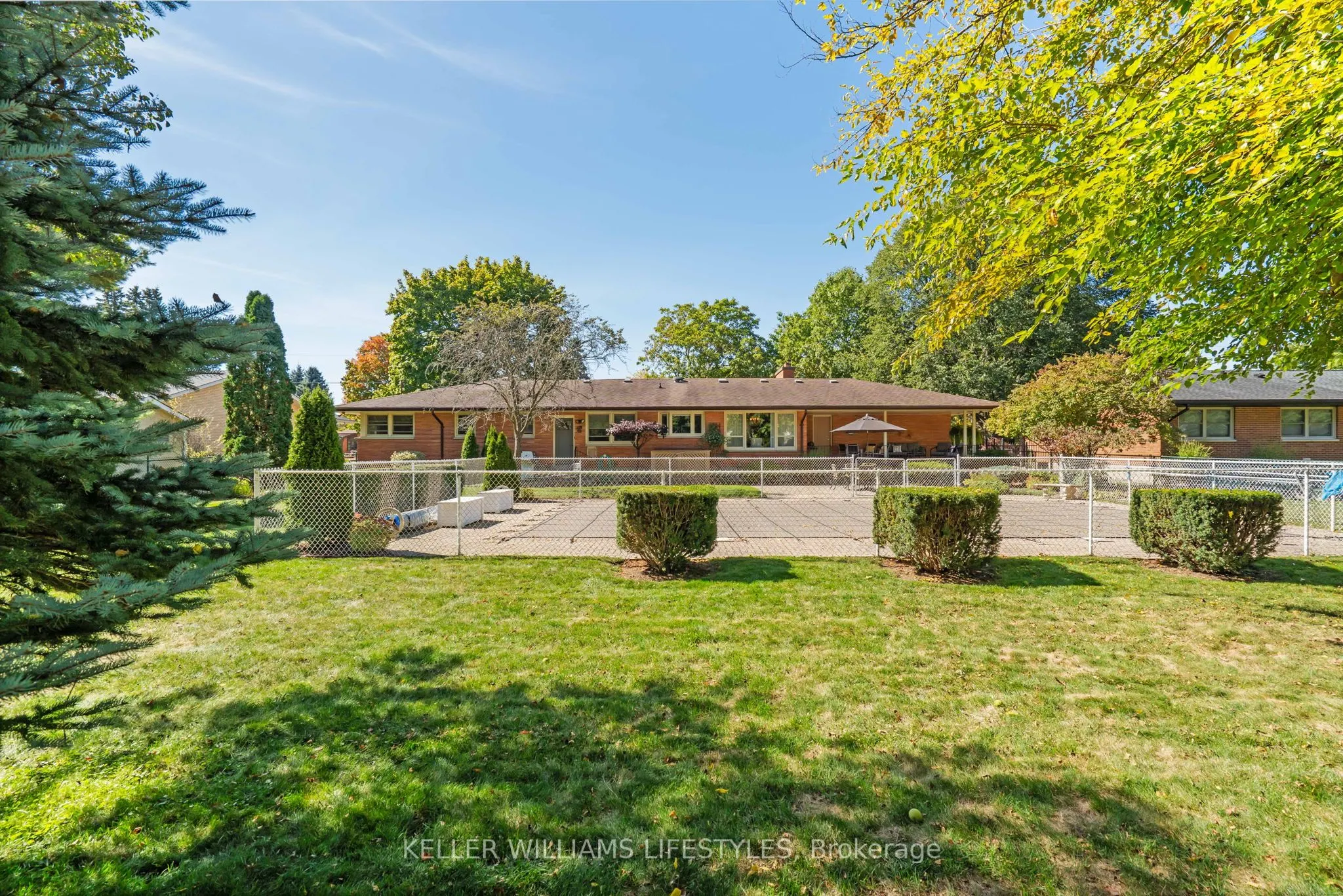 1618 Stoneybrook Crescent