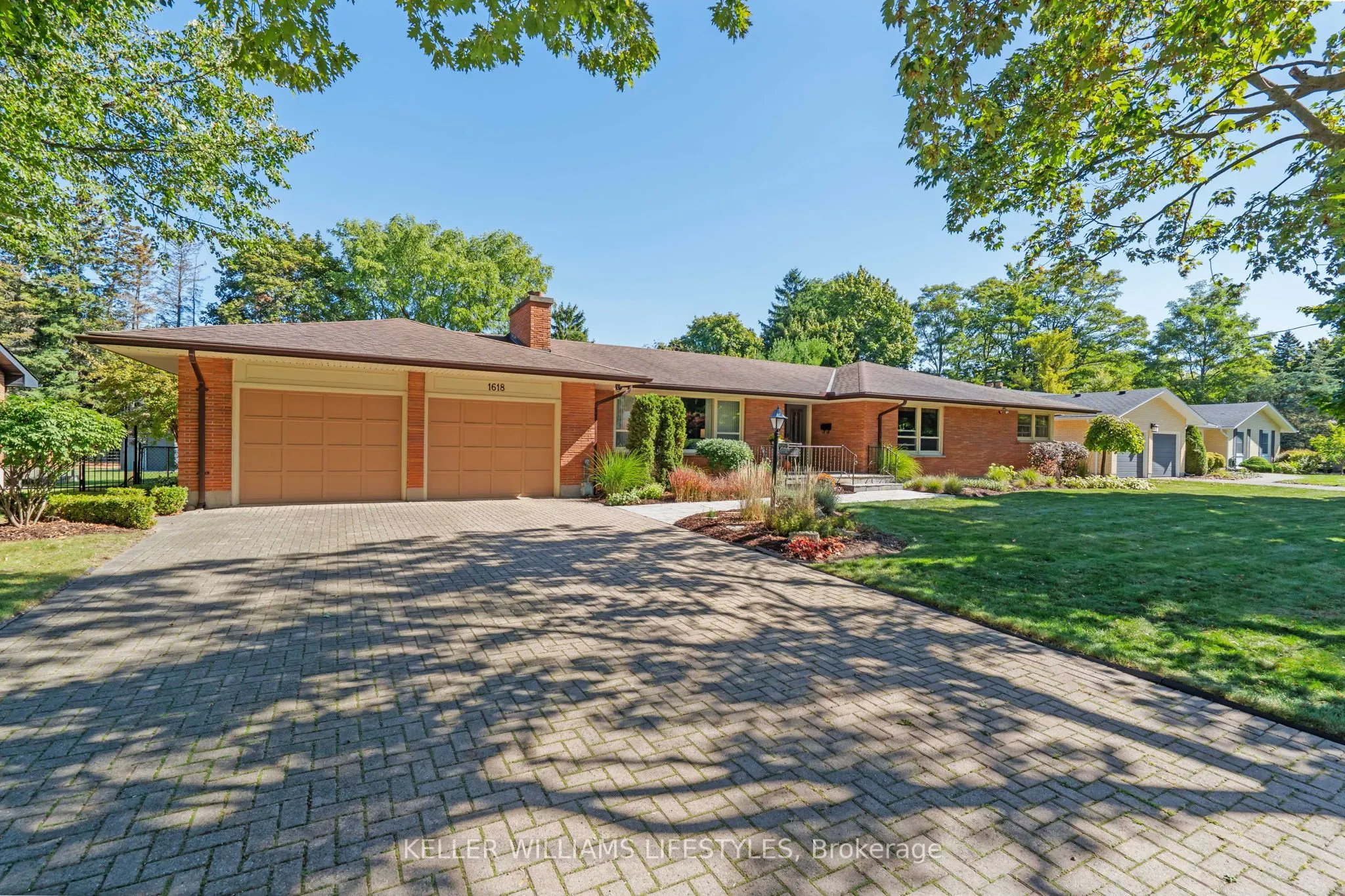 1618 Stoneybrook Crescent