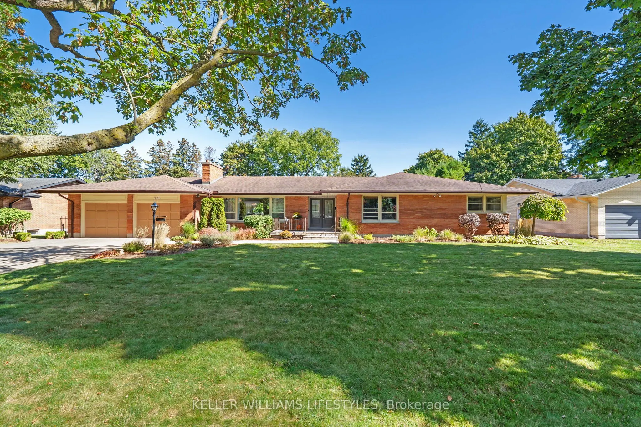 1618 Stoneybrook Crescent