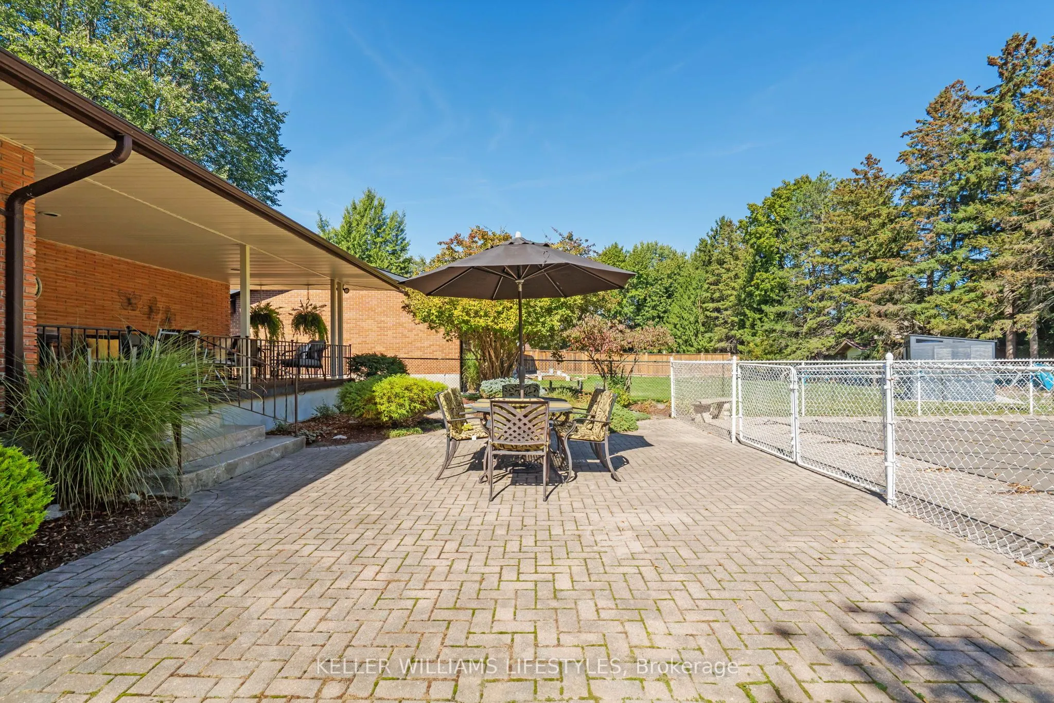 1618 Stoneybrook Crescent