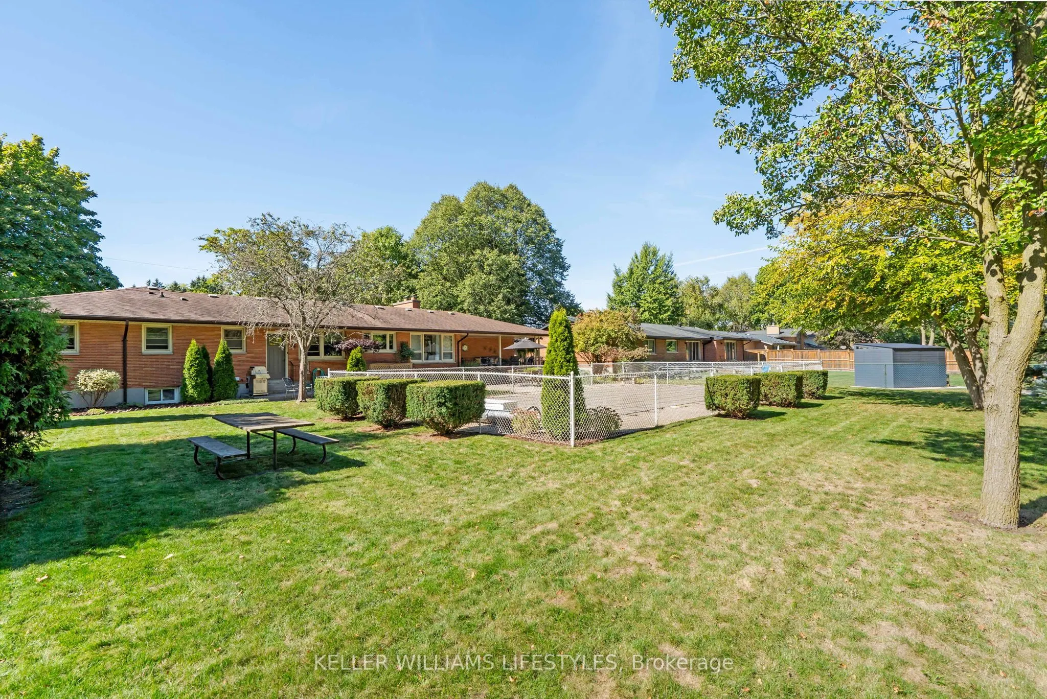 1618 Stoneybrook Crescent