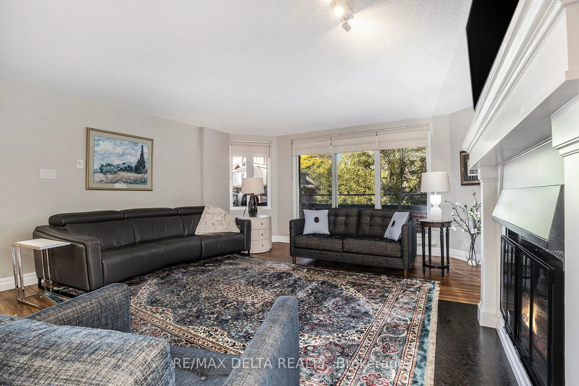 295 Gilmour Street, #304