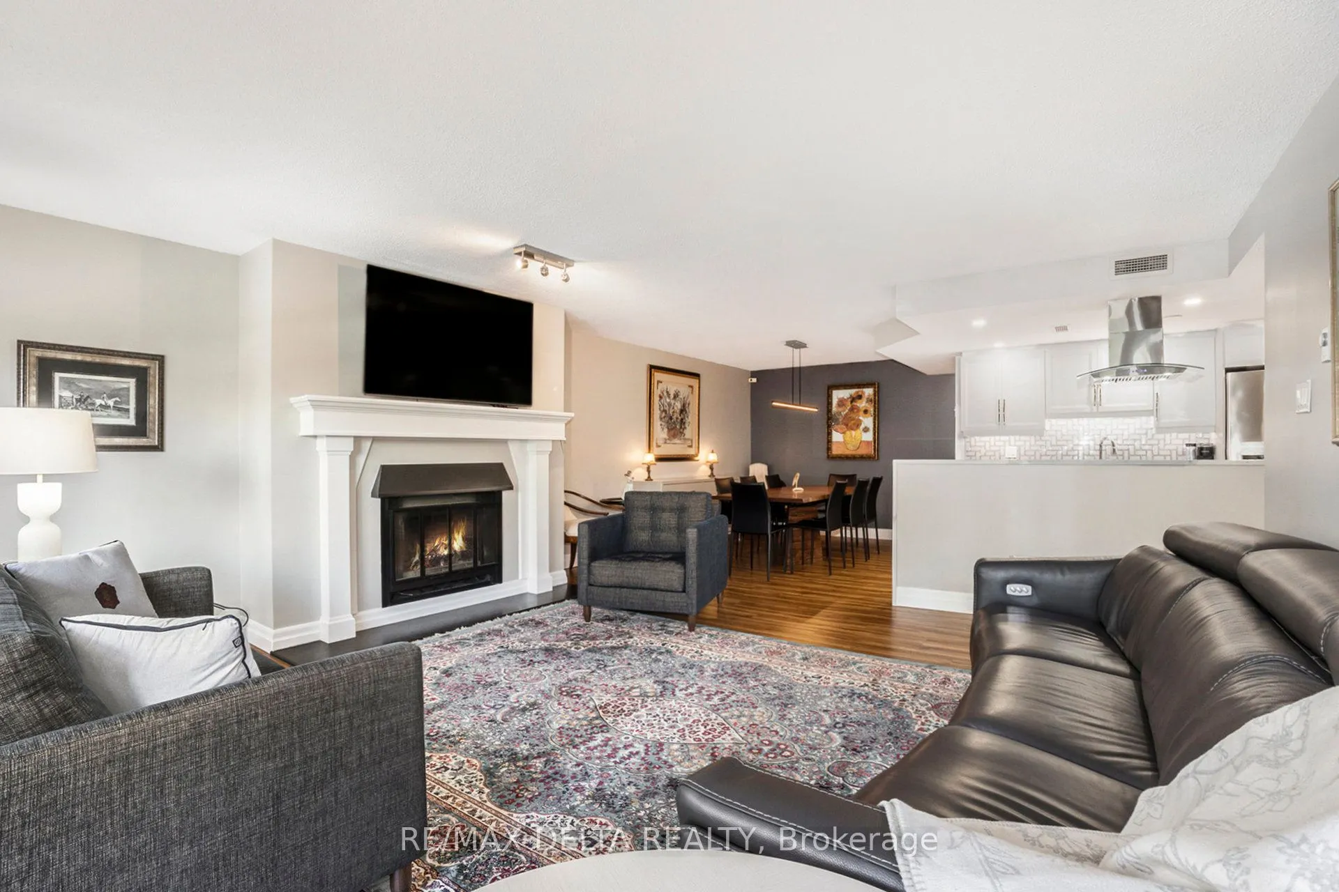 295 Gilmour Street, #304