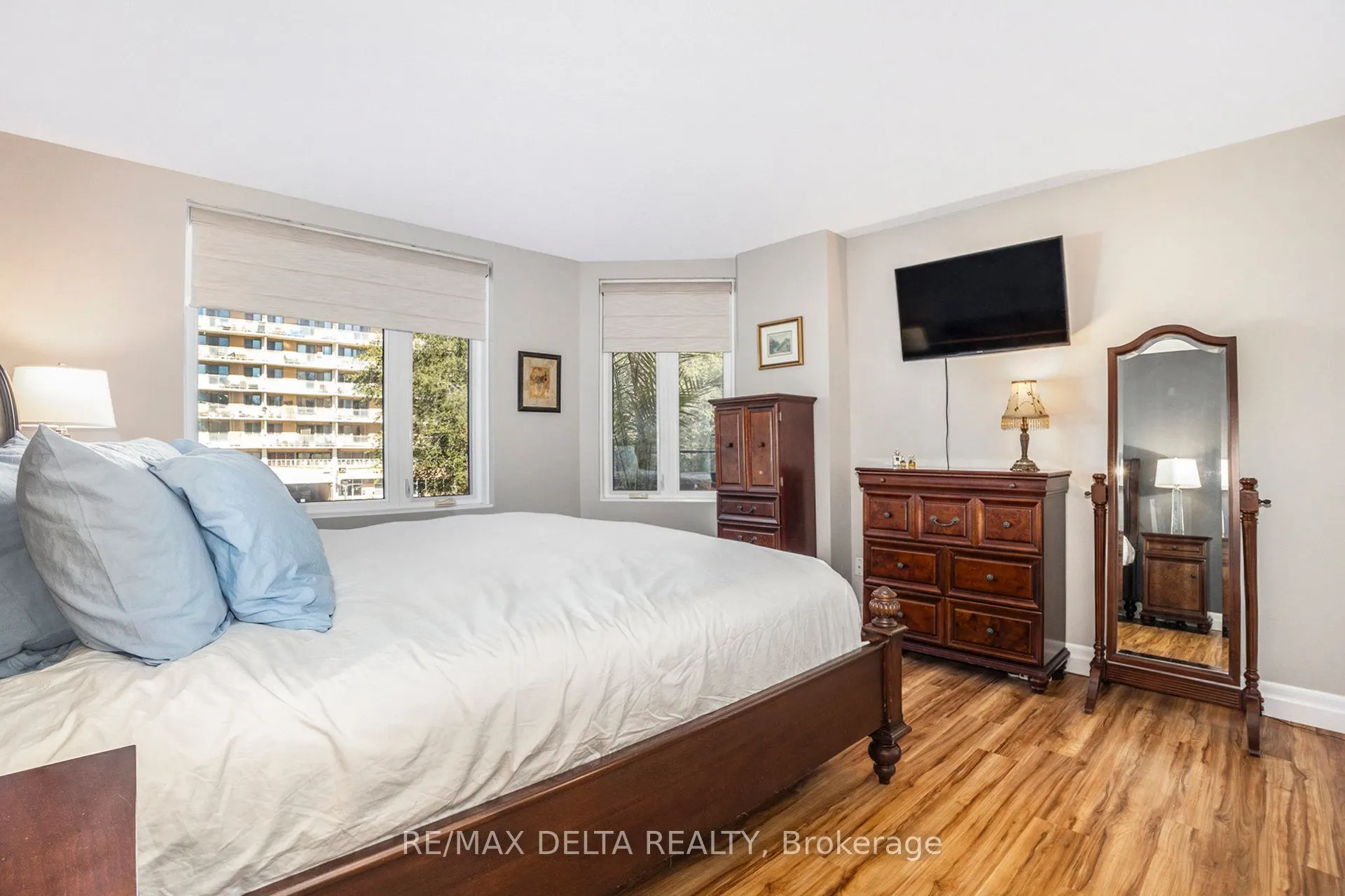 295 Gilmour Street, #304