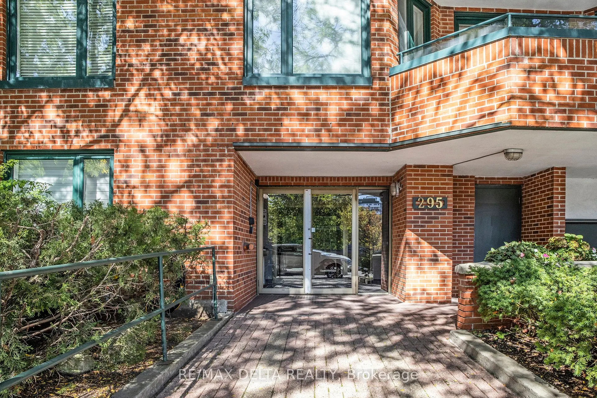 295 Gilmour Street, #304