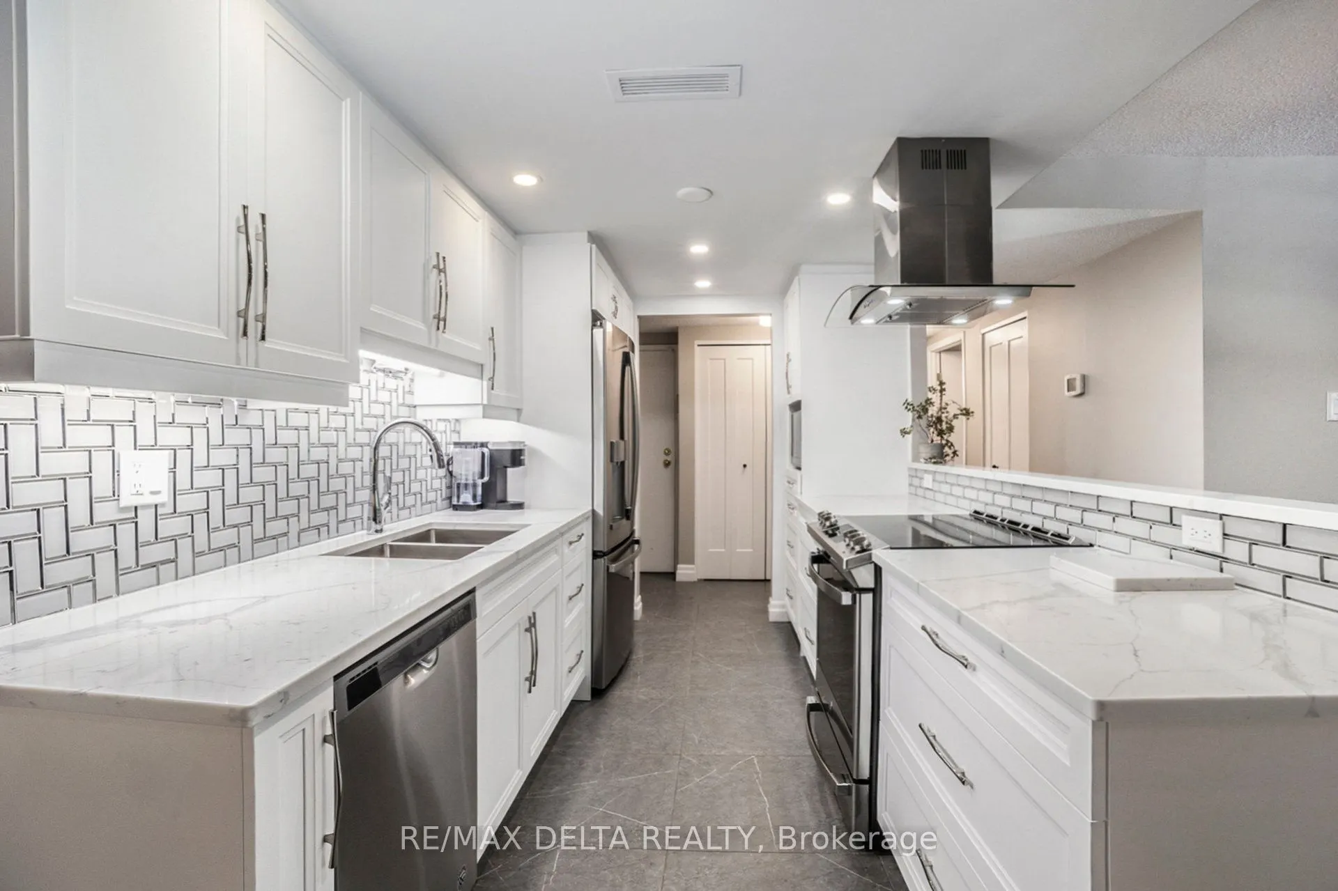 295 Gilmour Street, #304