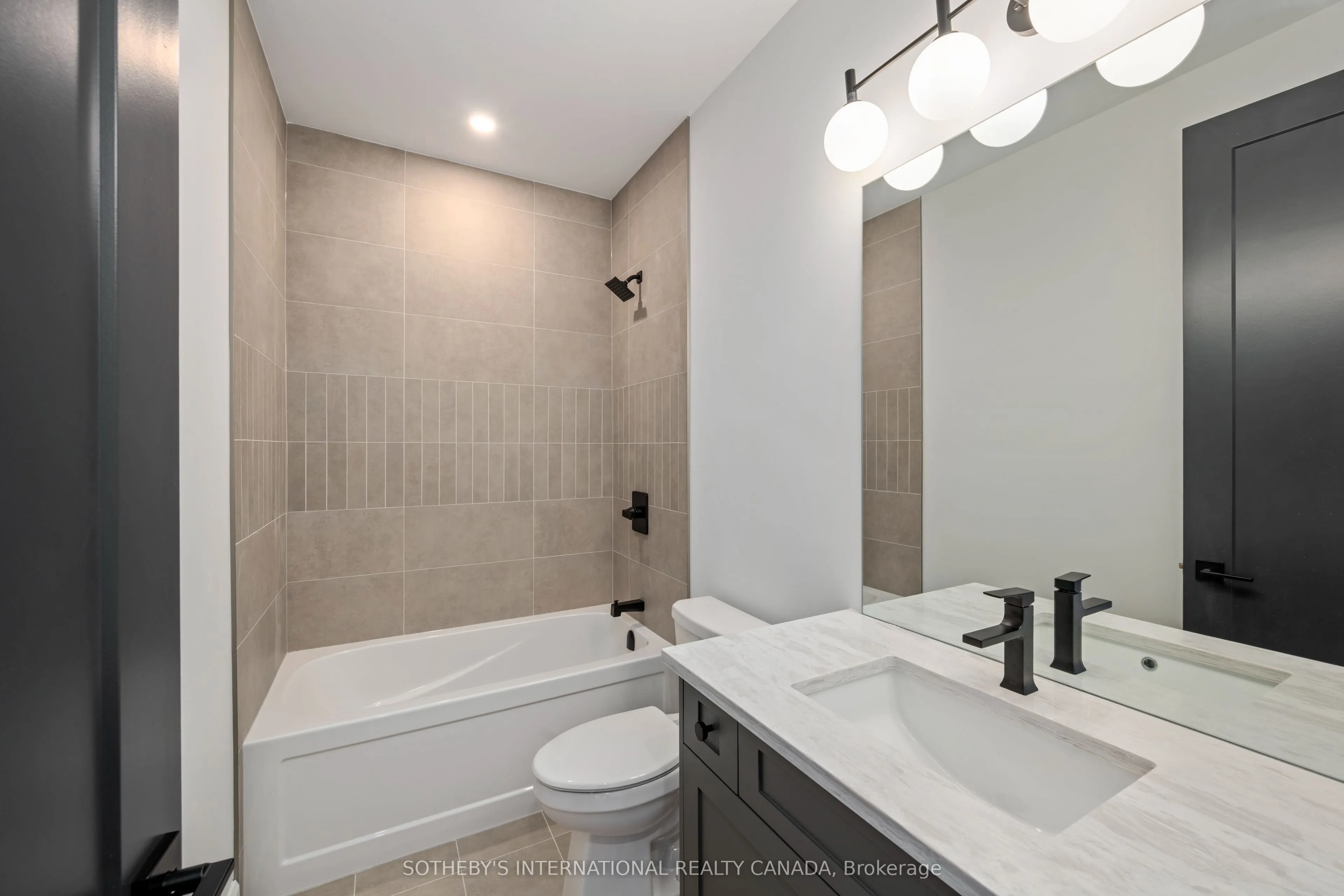 526 Creekview Chase