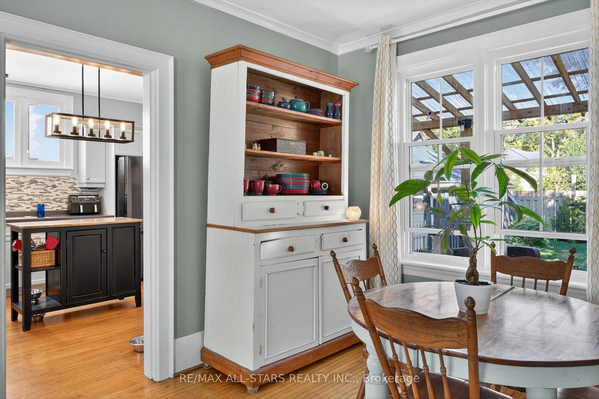 76 Wellington Street