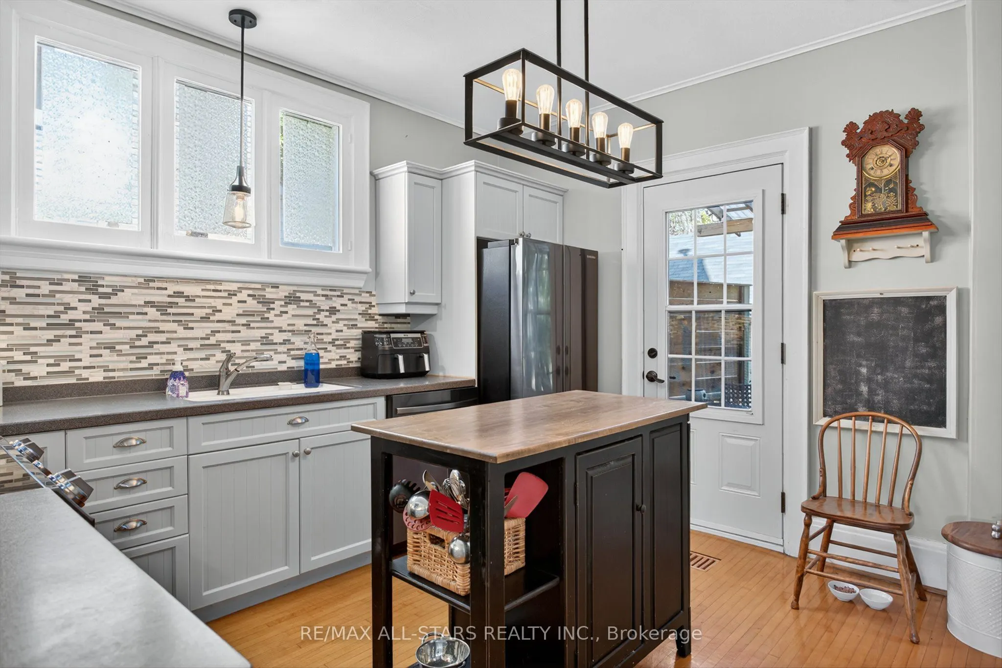 76 Wellington Street