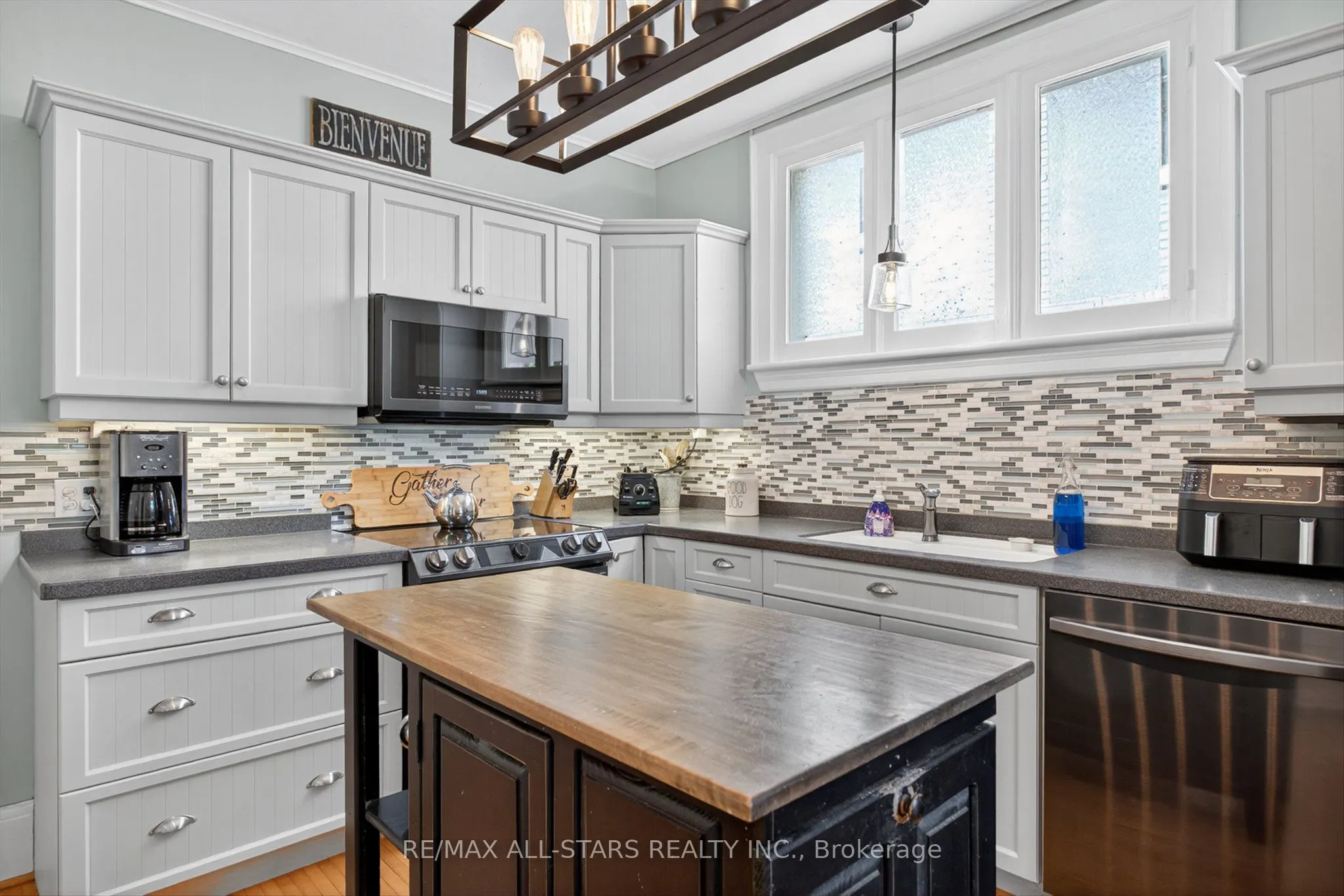 76 Wellington Street