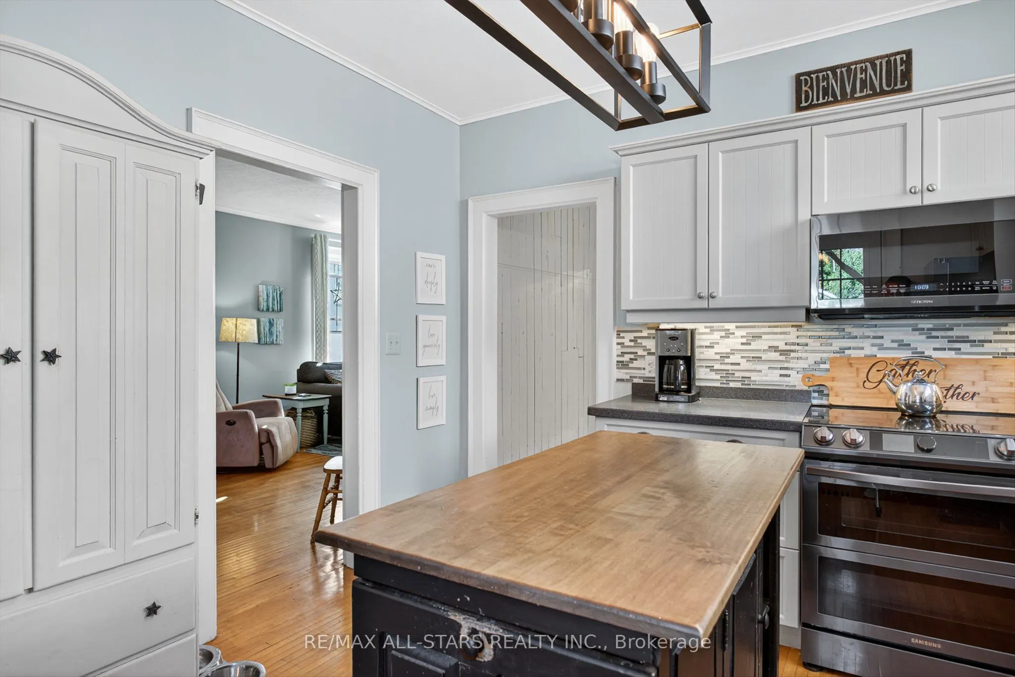 76 Wellington Street