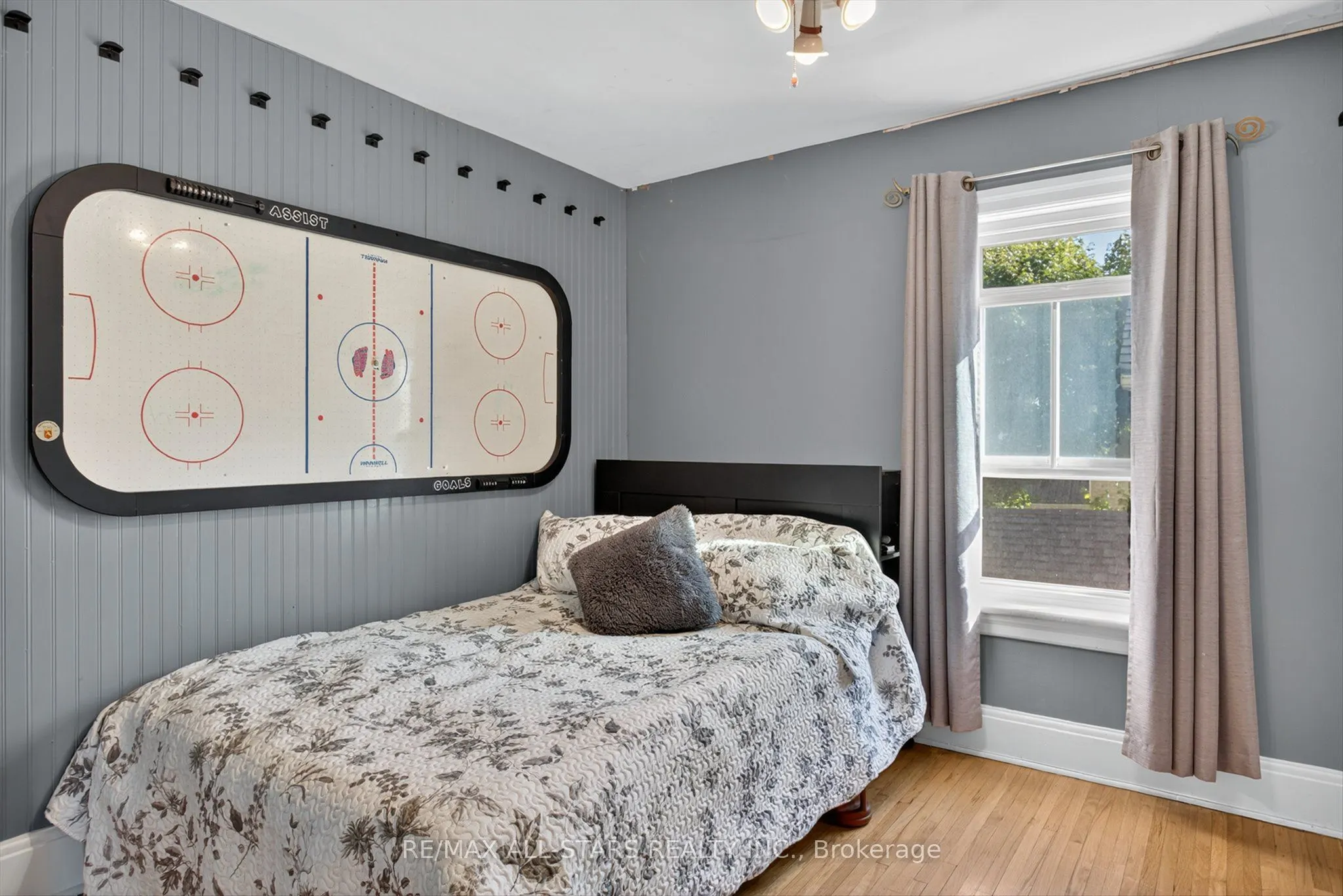 76 Wellington Street