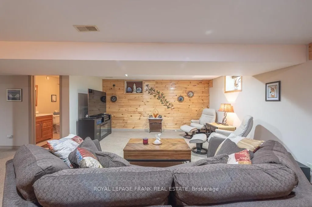120 Sugarbush Crescent