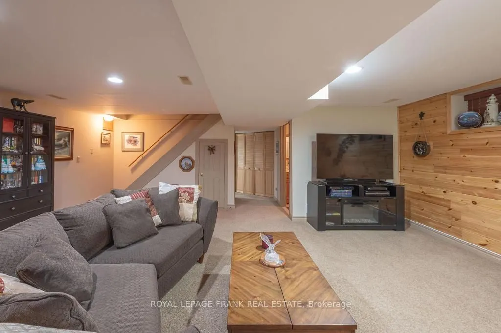120 Sugarbush Crescent