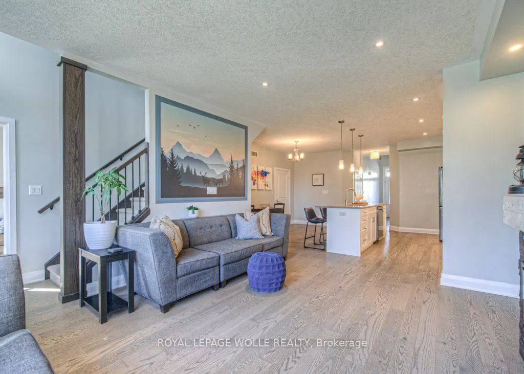 286 Tall Grass Crescent, #15