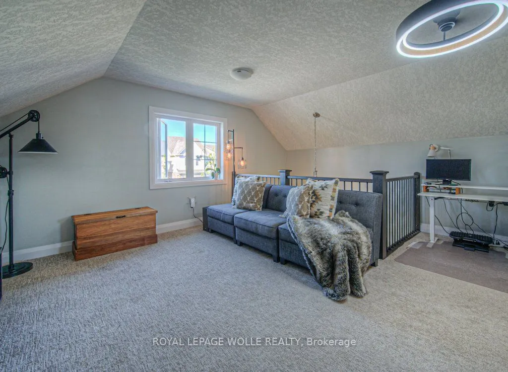 286 Tall Grass Crescent, #15