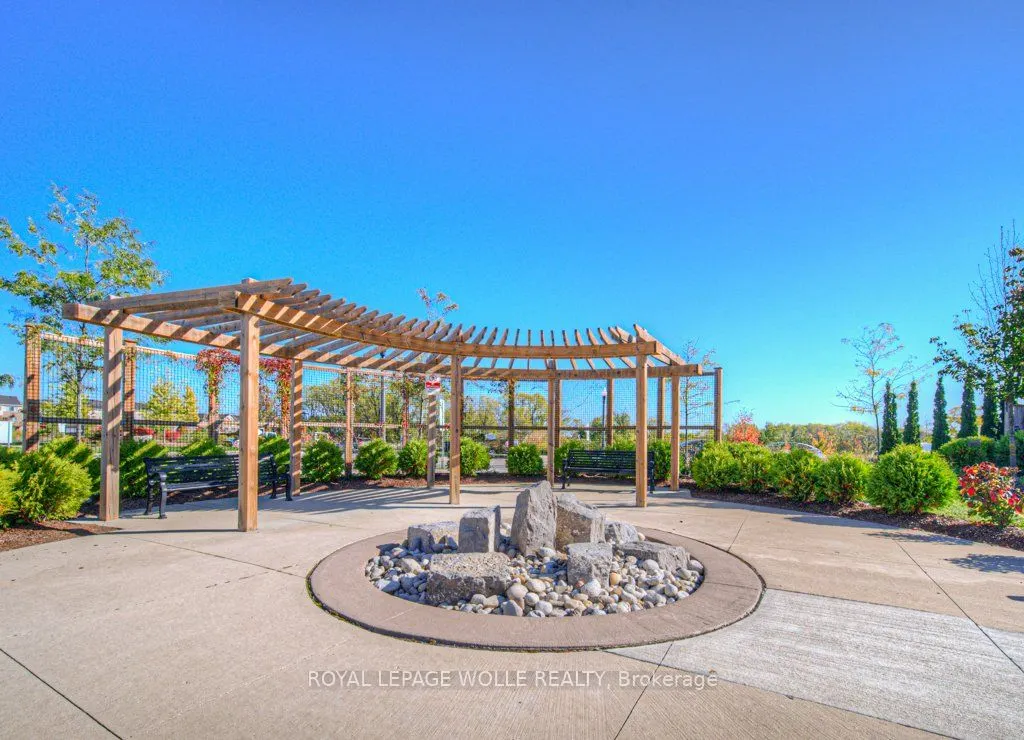 286 Tall Grass Crescent, #15