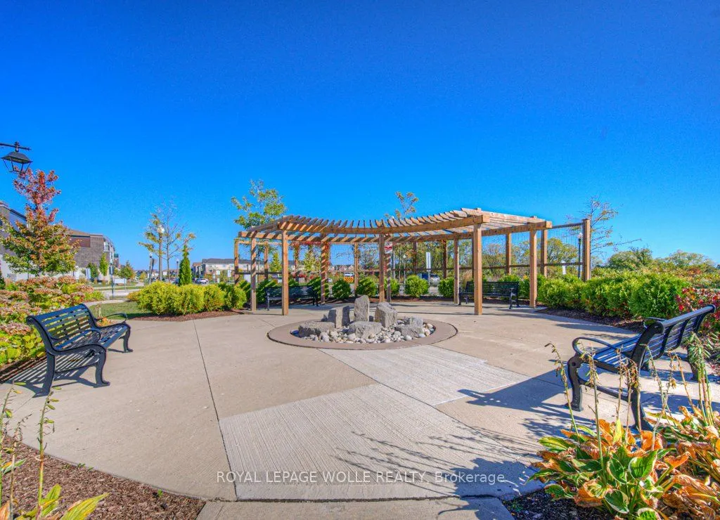 286 Tall Grass Crescent, #15